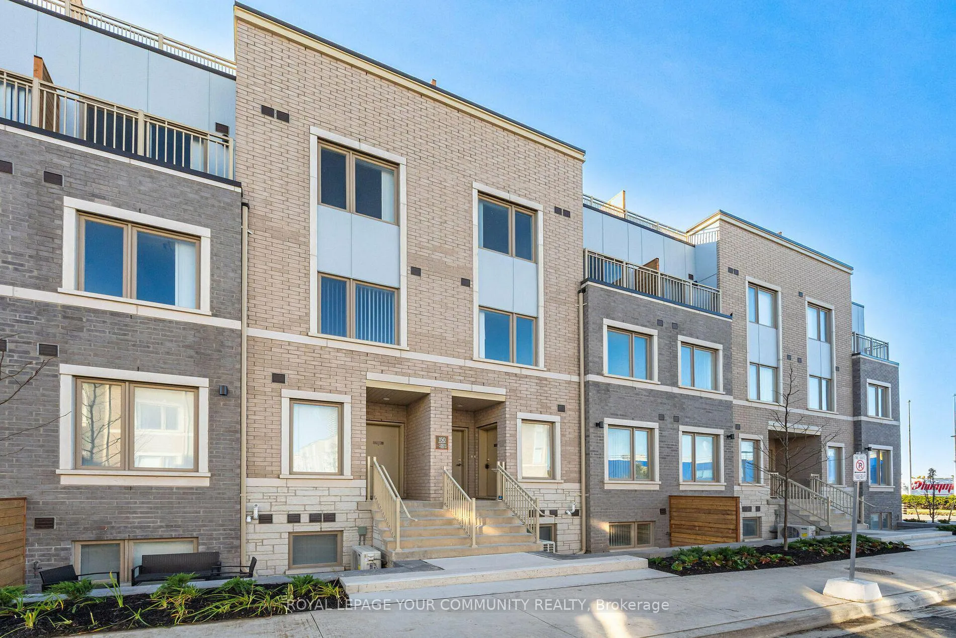 Photo 3 of Unit TH262, 150 Honeycrisp Crescent, Vaughan, Vaughan Corporate Centre — HOMEH