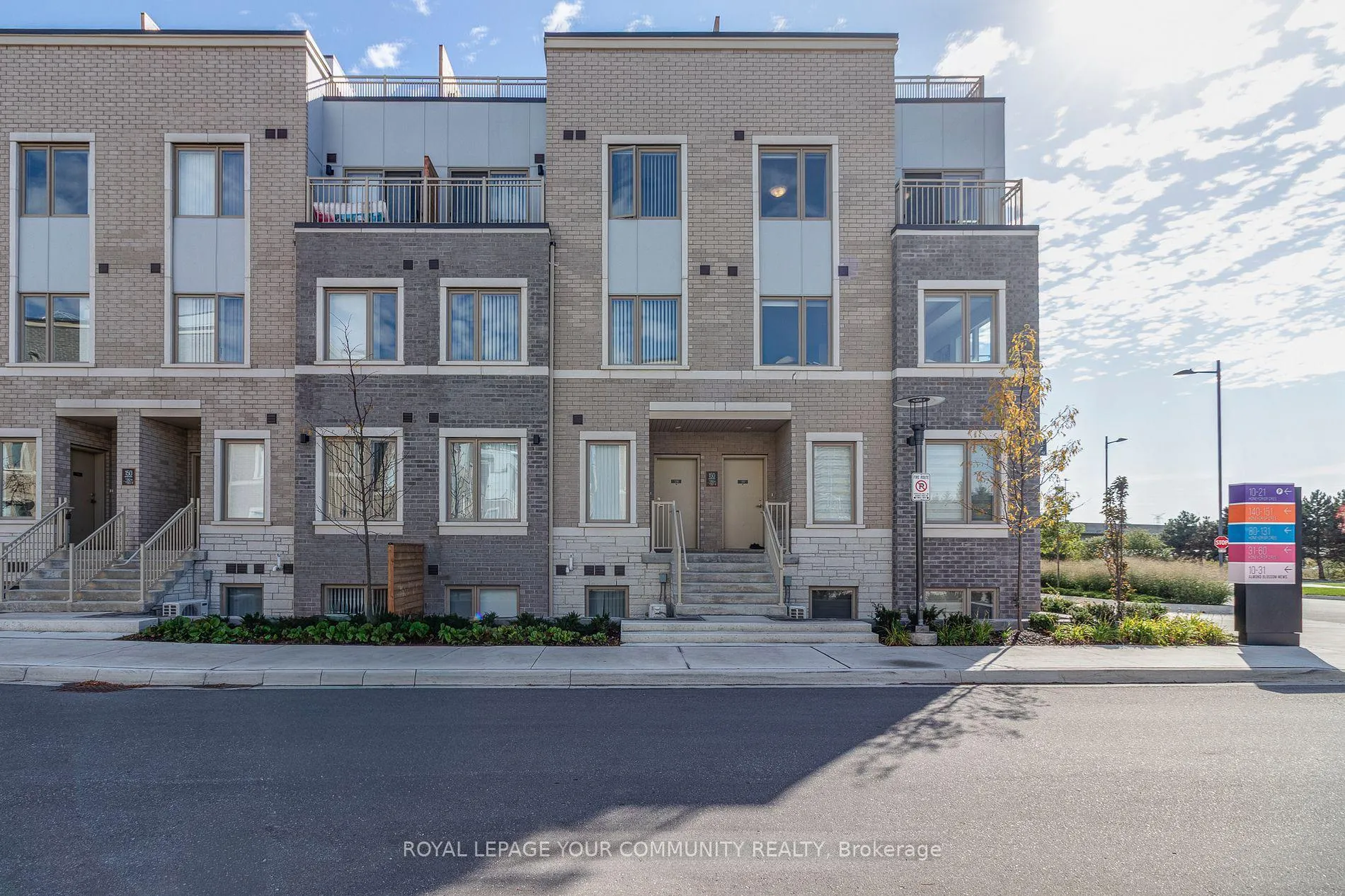 Photo 4 of Unit TH262, 150 Honeycrisp Crescent, Vaughan, Vaughan Corporate Centre — HOMEH