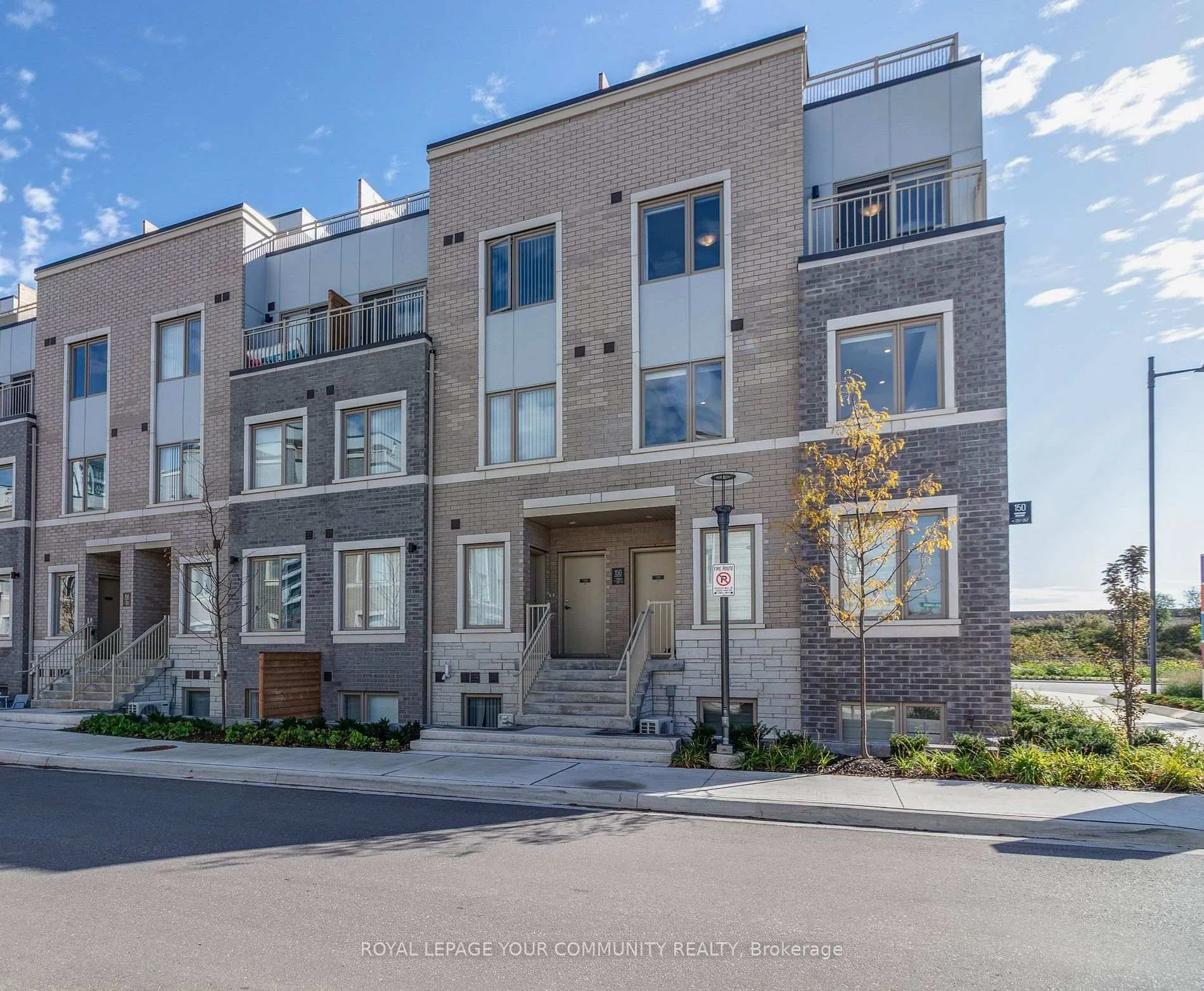 Photo 5 of Unit TH262, 150 Honeycrisp Crescent, Vaughan, Vaughan Corporate Centre — HOMEH