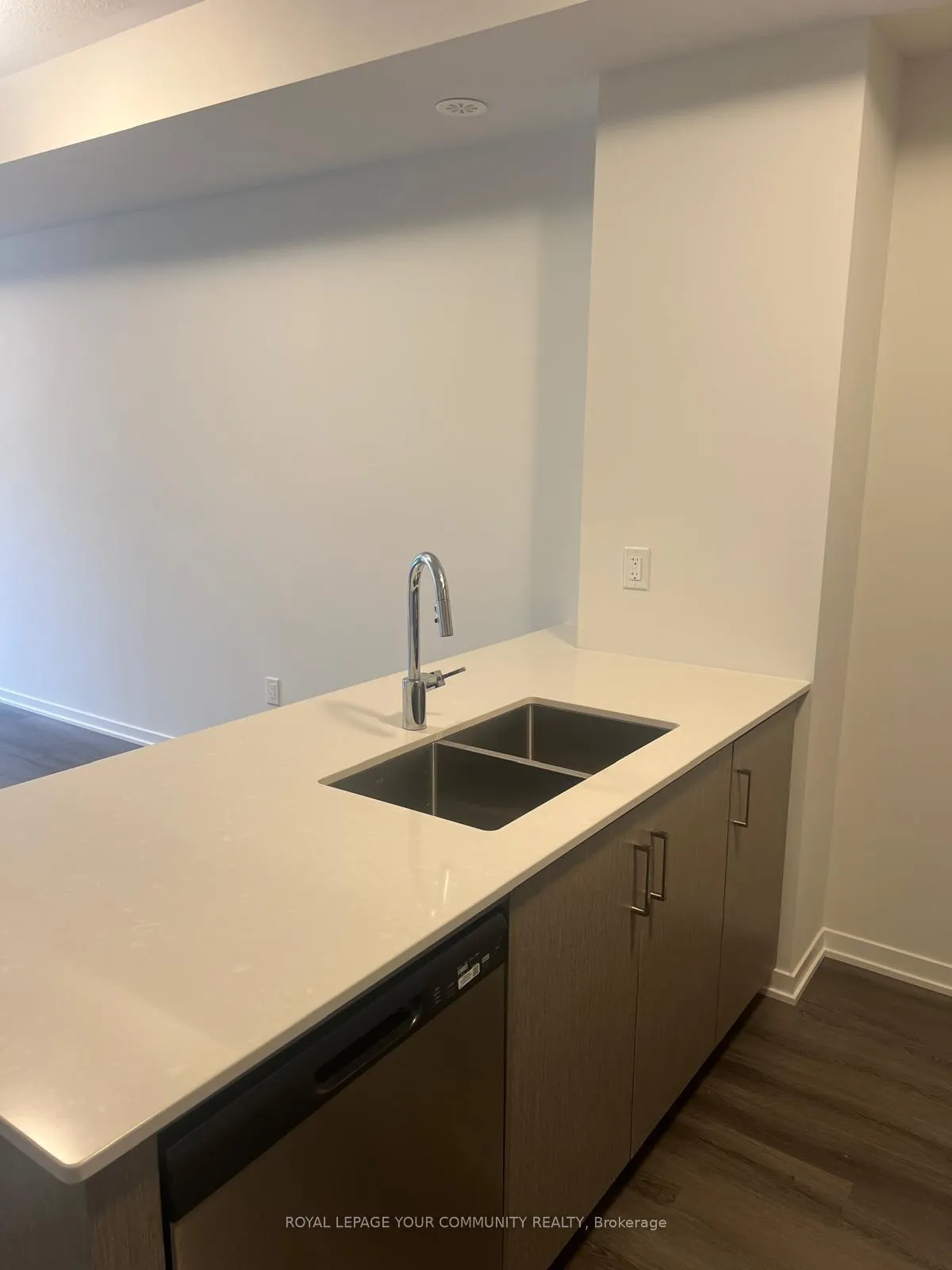 Photo 7 of Unit TH262, 150 Honeycrisp Crescent, Vaughan, Vaughan Corporate Centre — HOMEH