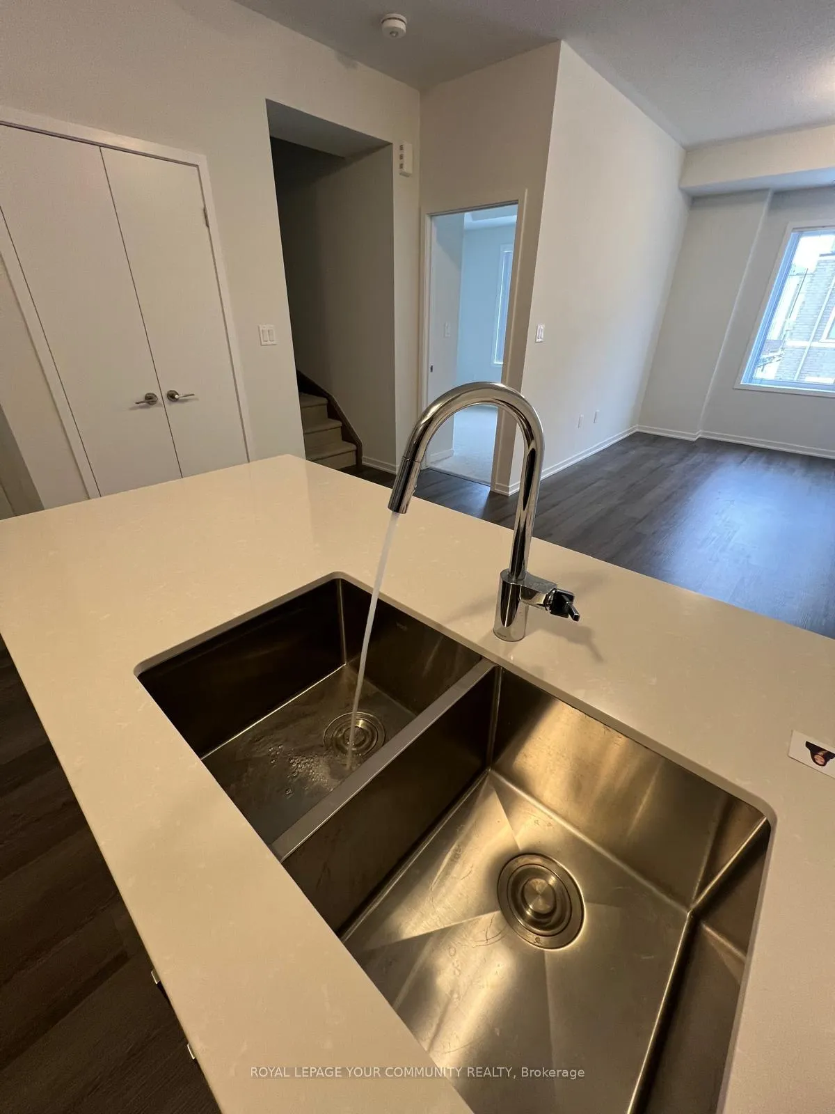 Photo 8 of Unit TH262, 150 Honeycrisp Crescent, Vaughan, Vaughan Corporate Centre — HOMEH