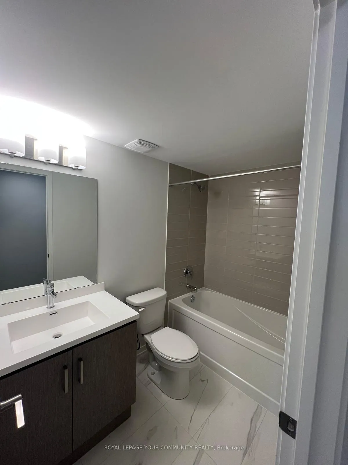 Photo 21 of Unit TH262, 150 Honeycrisp Crescent, Vaughan, Vaughan Corporate Centre — HOMEH