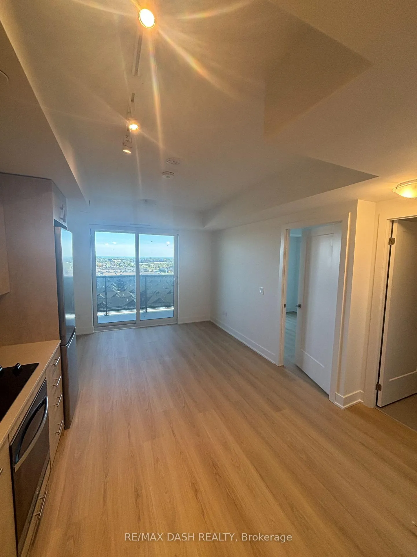 Photo 3 of Unit 1142, 2545 Simcoe Street N, Oshawa, Windfields — HOMEH