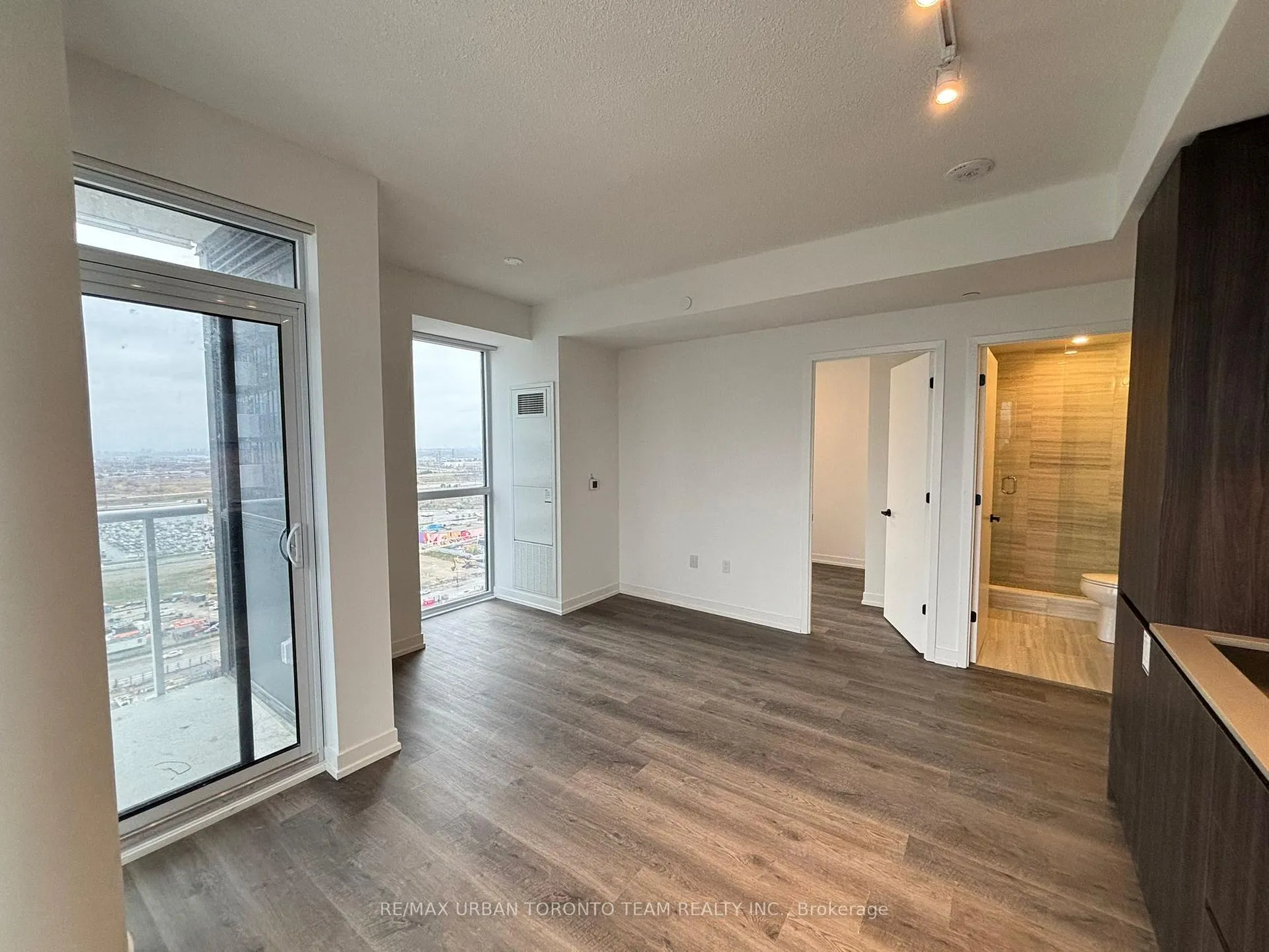 Photo 2 of Unit 2309, 8 Interchange Way, Vaughan, Vaughan Corporate Centre — HOMEH
