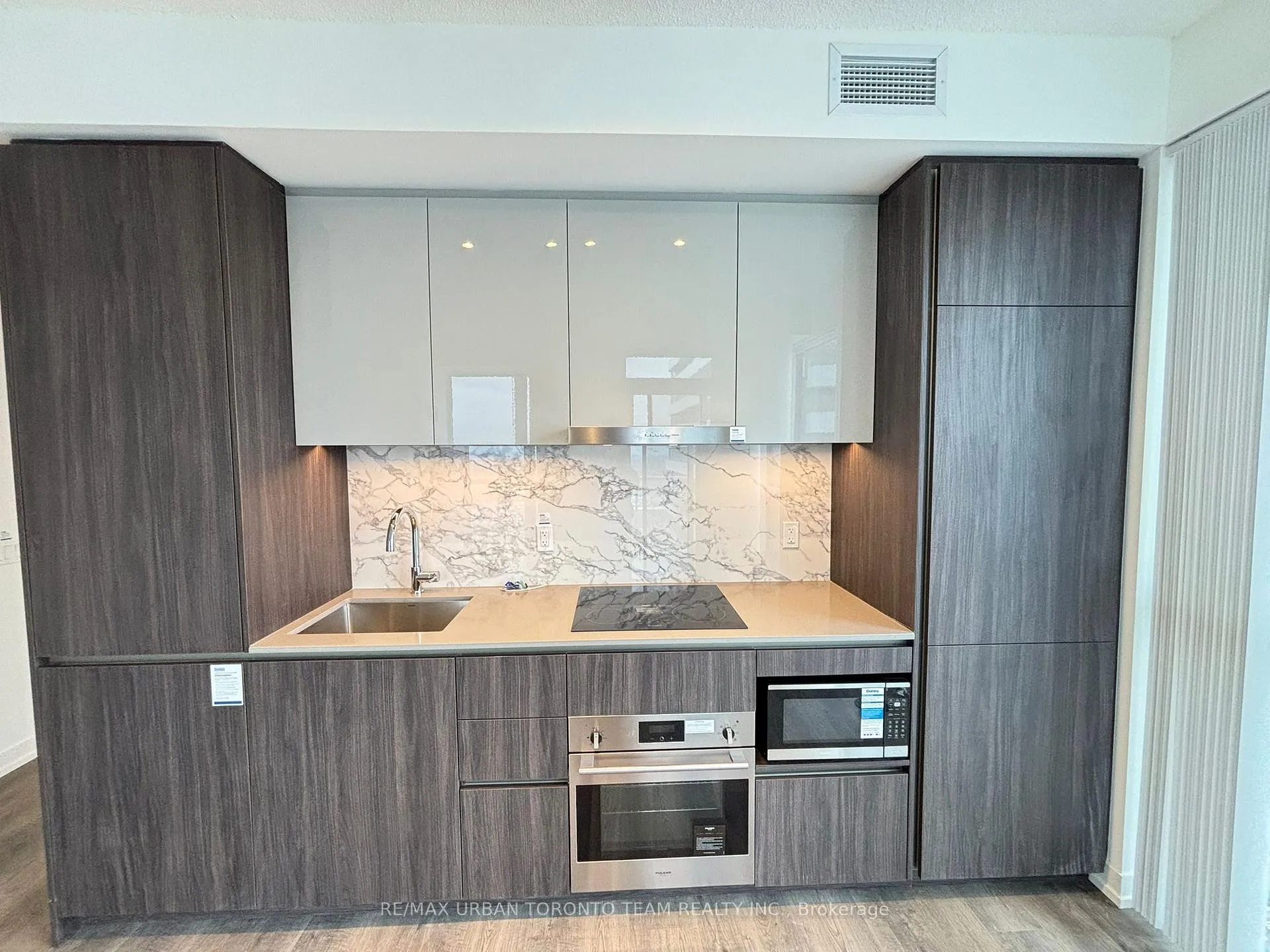 Photo 4 of Unit 2309, 8 Interchange Way, Vaughan, Vaughan Corporate Centre — HOMEH