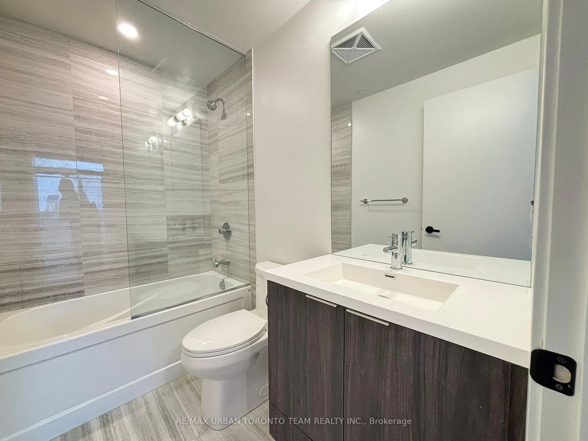 Photo 11 of Unit 2309, 8 Interchange Way, Vaughan, Vaughan Corporate Centre — HOMEH