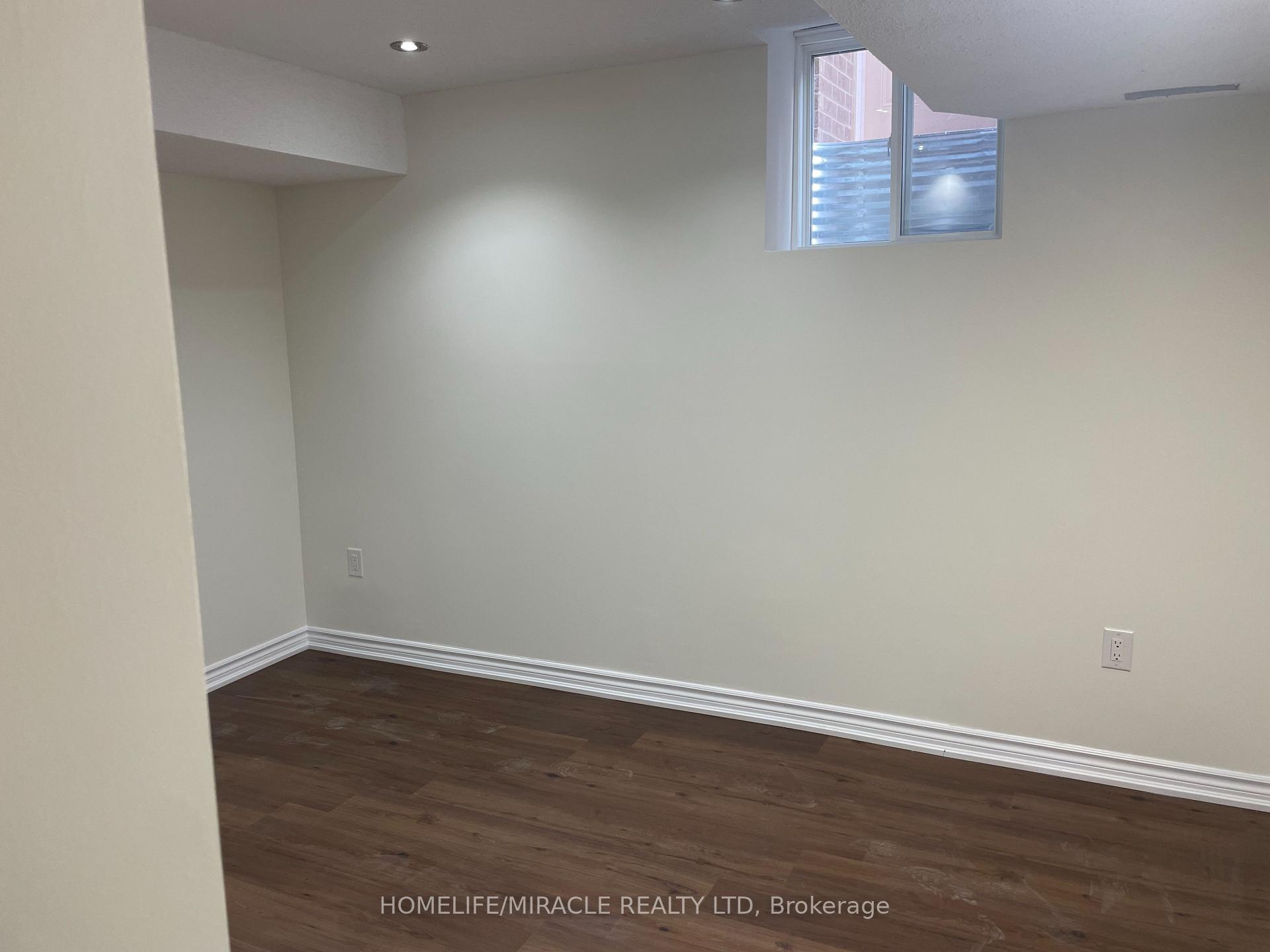 Photo 4 of 28 Aylesbury Drive, Brampton, Northwest Brampton — HOMEH