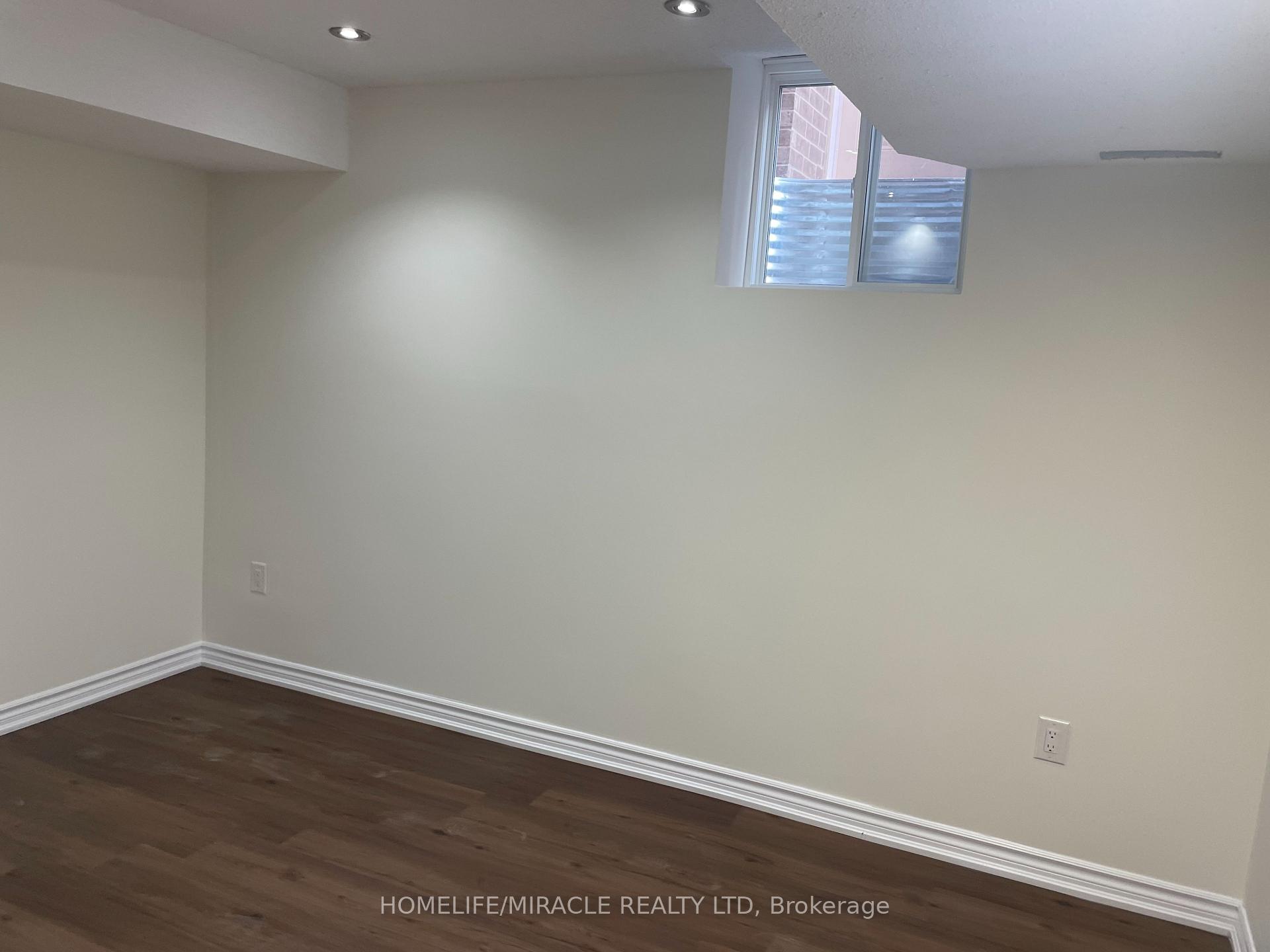 Photo 11 of 28 Aylesbury Drive, Brampton, Northwest Brampton — HOMEH