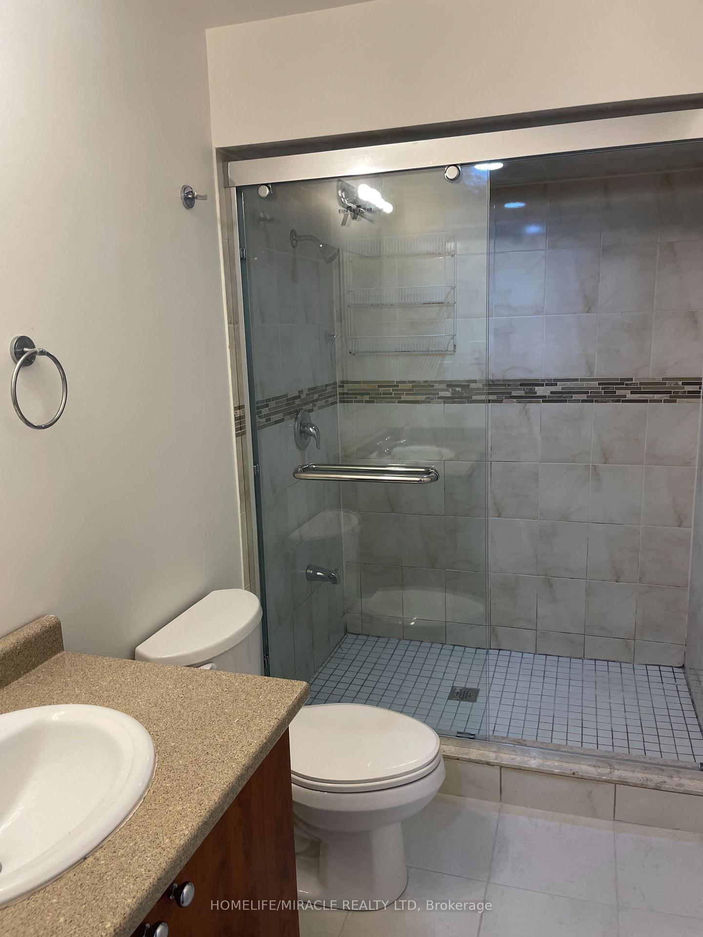 Photo 7 of 28 Aylesbury Drive, Brampton, Northwest Brampton — HOMEH