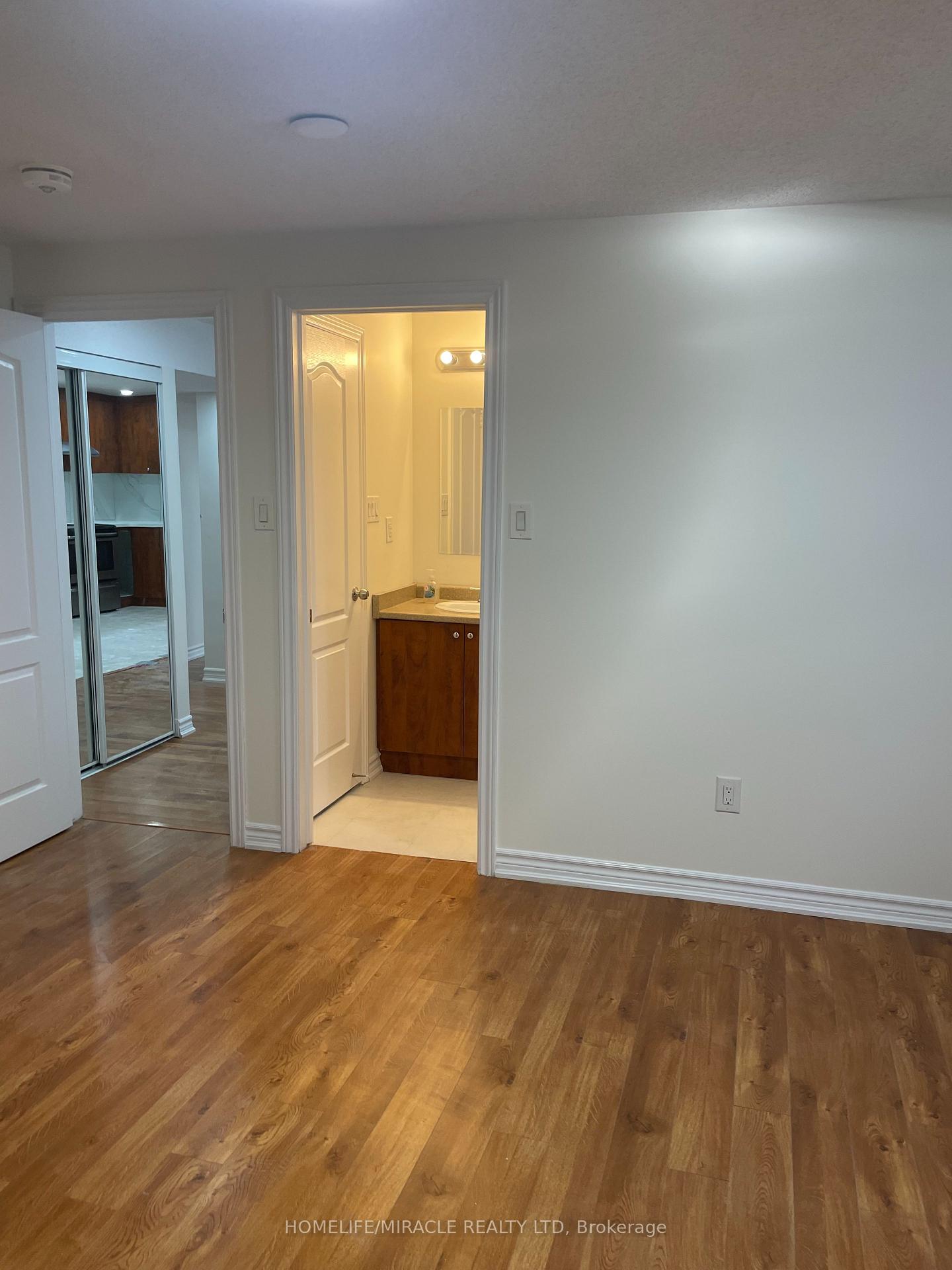 Photo 13 of 28 Aylesbury Drive, Brampton, Northwest Brampton — HOMEH