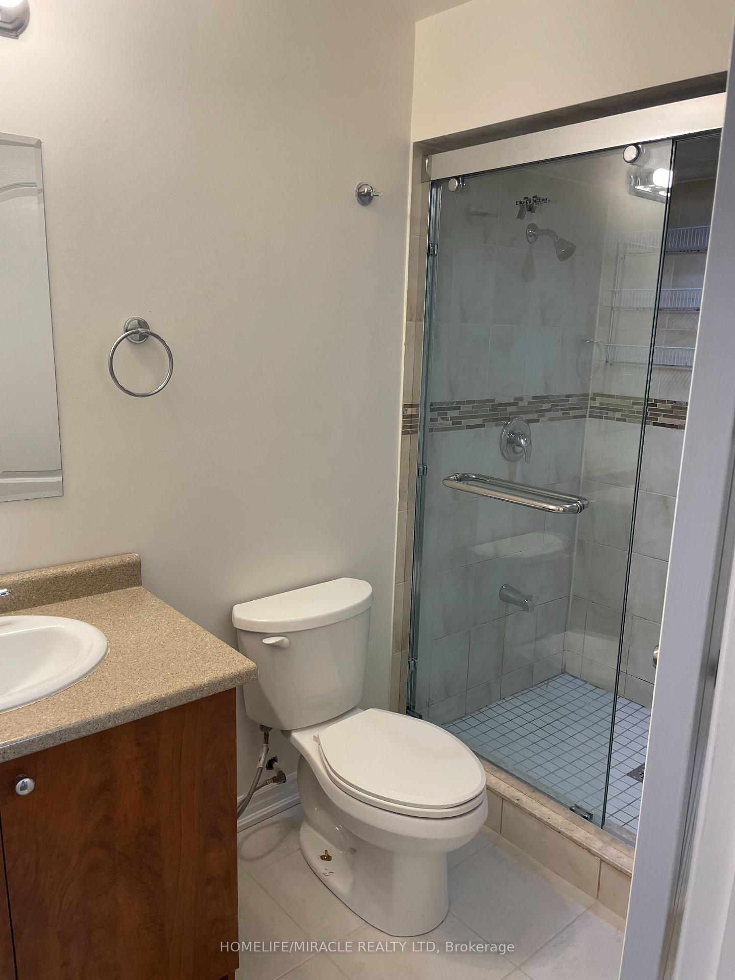 Photo 9 of 28 Aylesbury Drive, Brampton, Northwest Brampton — HOMEH