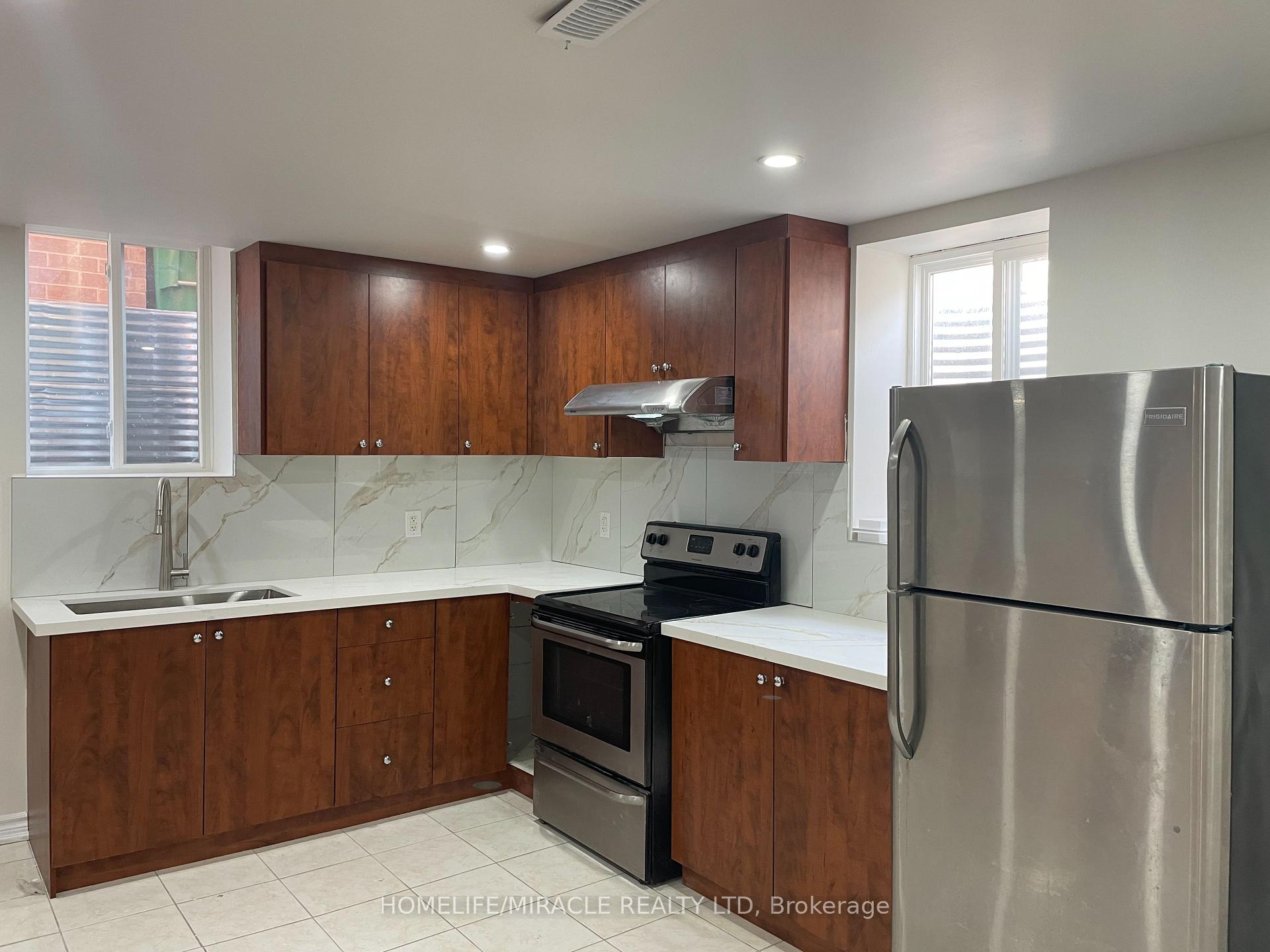 Photo 12 of 28 Aylesbury Drive, Brampton, Northwest Brampton — HOMEH