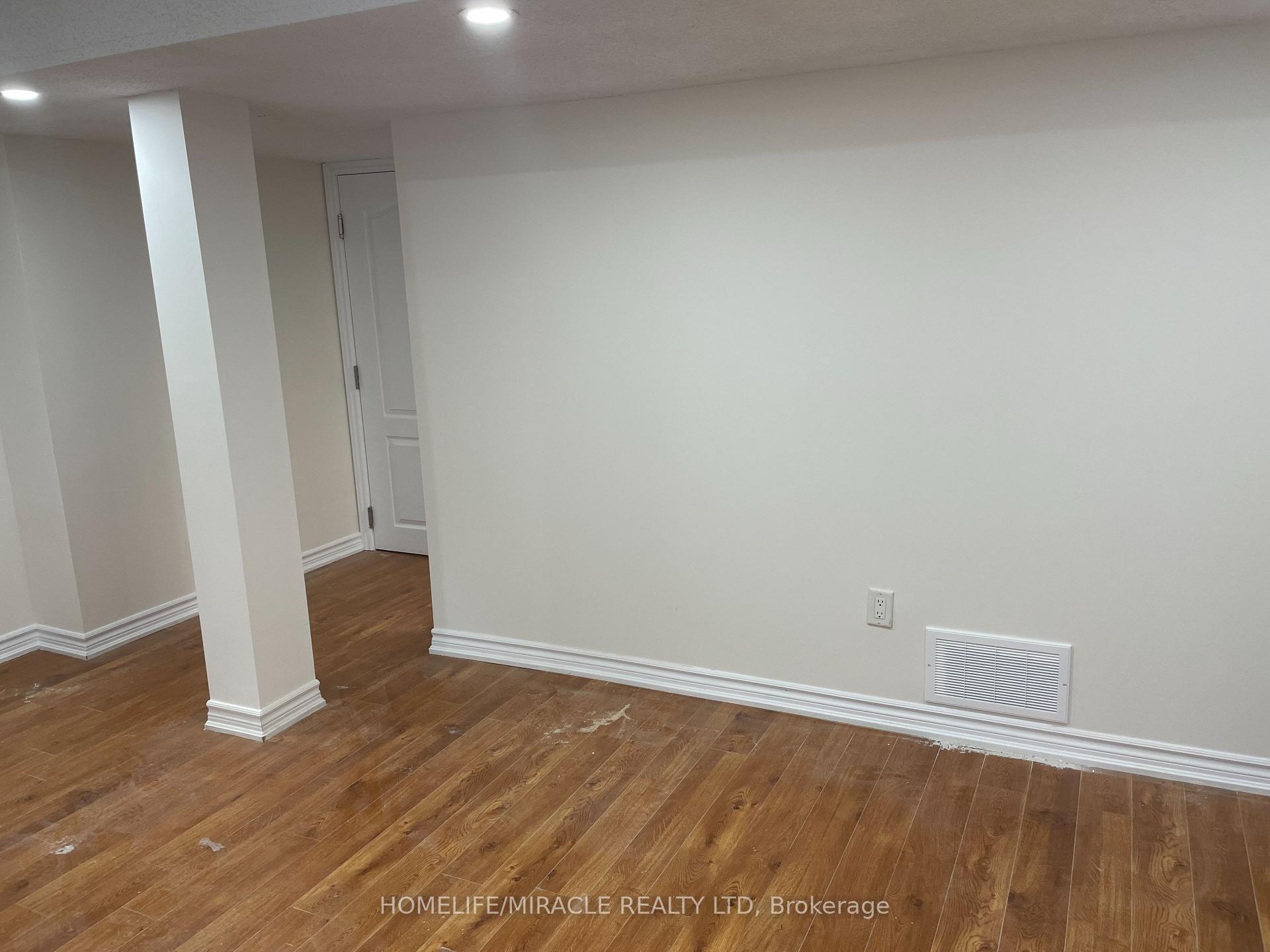 Photo 10 of 28 Aylesbury Drive, Brampton, Northwest Brampton — HOMEH