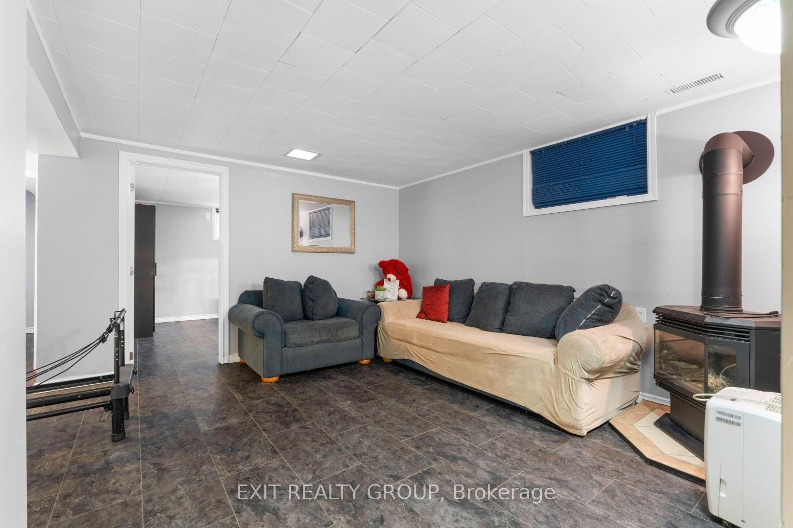 Photo 16 of 4 Walden Circle, Belleville, Belleville Ward — HOMEH