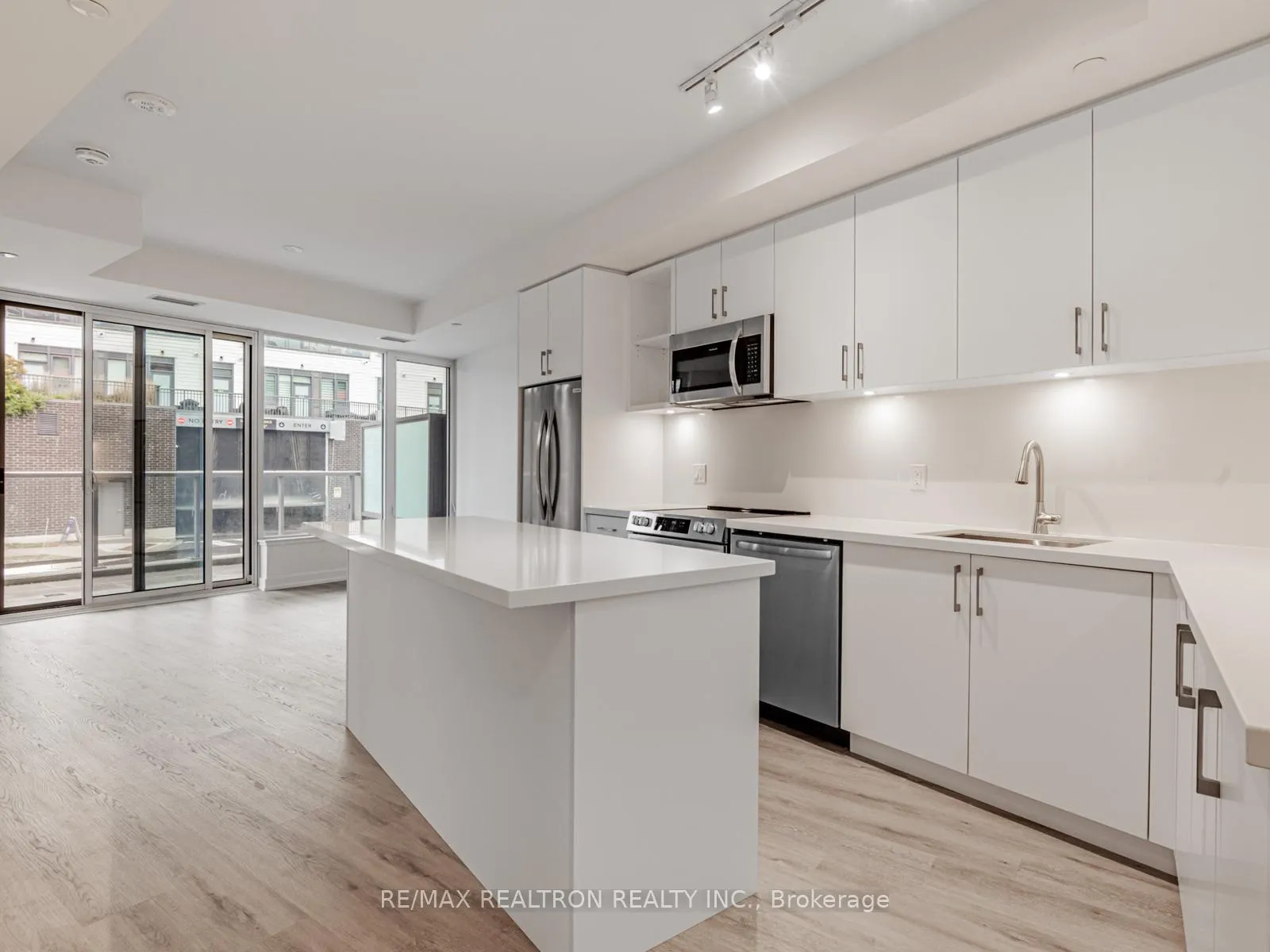 Front of Unit 117, 333 Sunseeker Avenue