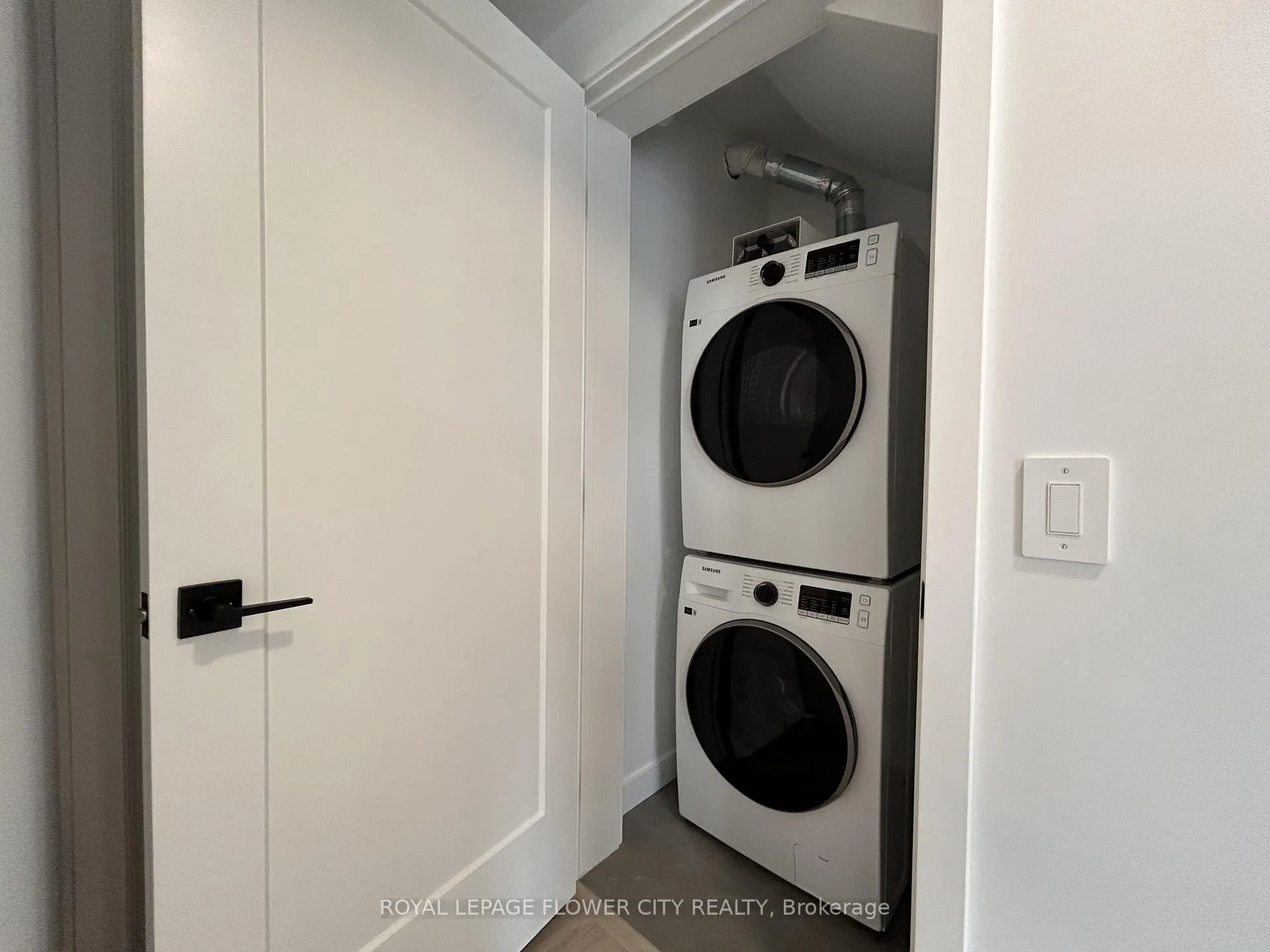 Photo 4 of Unit 49, 31 Mill Street, Kitchener — HOMEH