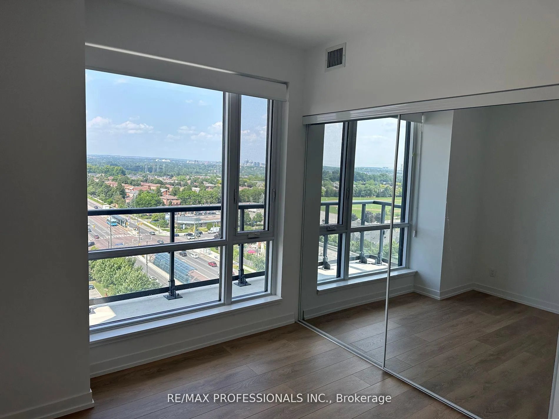 Photo 5 of Unit B1203, 7950 Bathurst Street, Vaughan, Beverley Glen — HOMEH