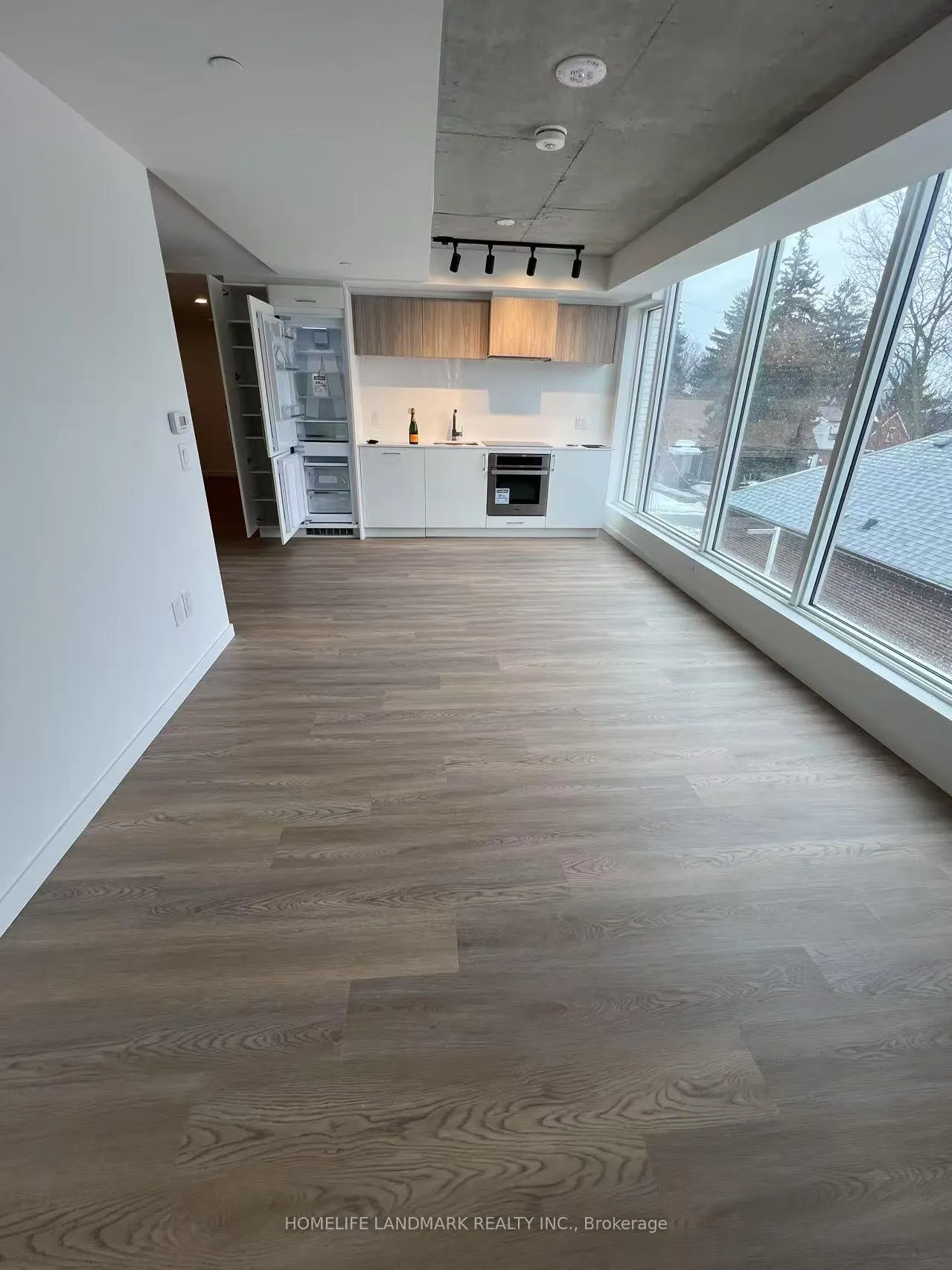 Front of Unit 230, 689 The Queensway Drive