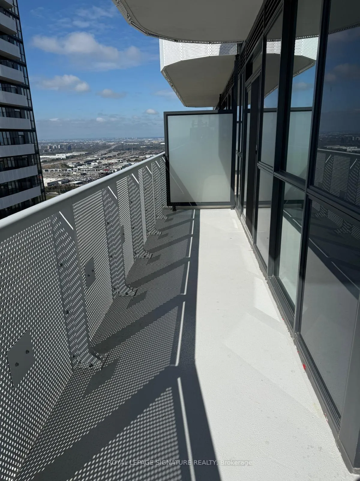 Photo 4 of Unit 4002, 225 Commerce Street, Vaughan, Vaughan Corporate Centre — HOMEH