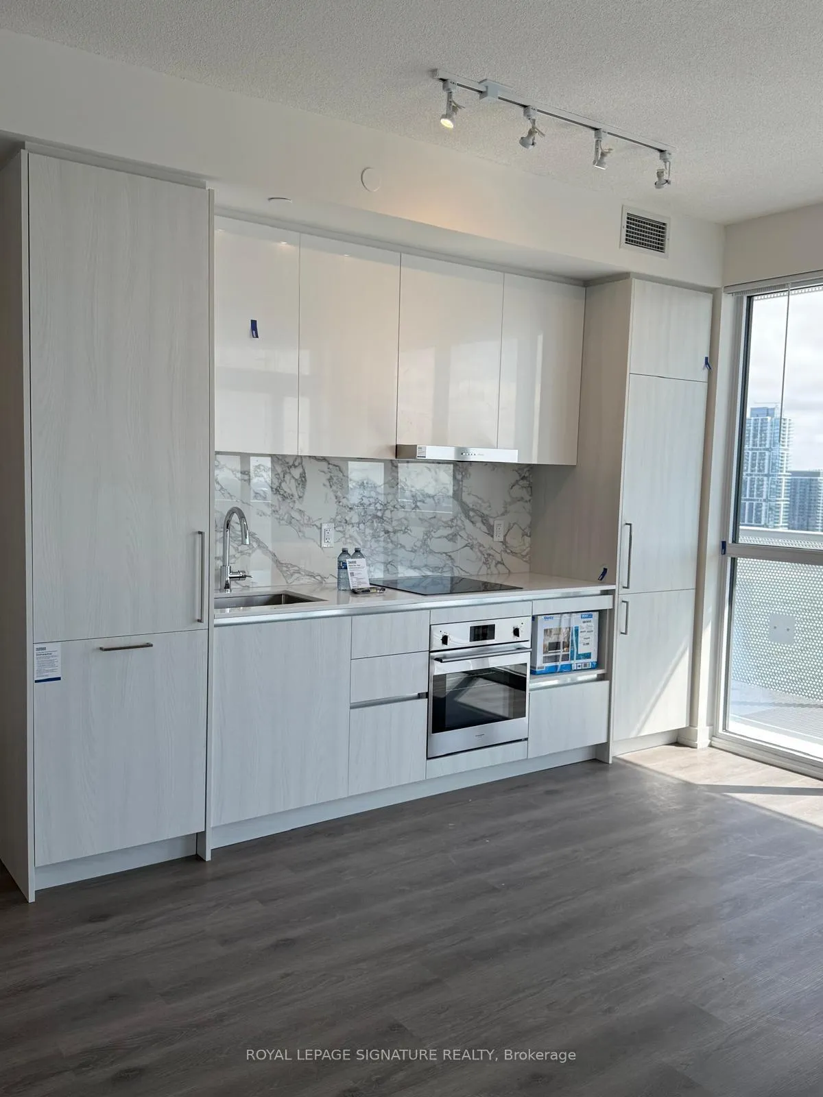 Photo 8 of Unit 4002, 225 Commerce Street, Vaughan, Vaughan Corporate Centre — HOMEH