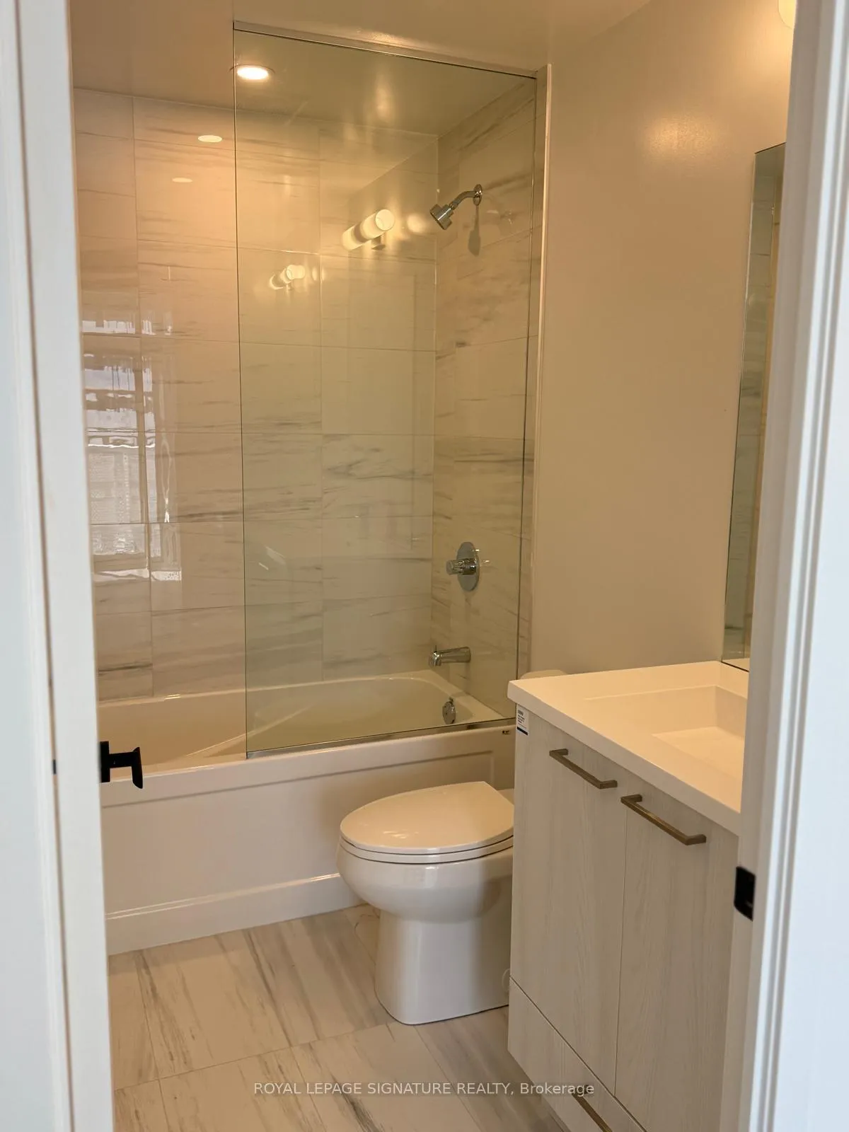 Photo 11 of Unit 4002, 225 Commerce Street, Vaughan, Vaughan Corporate Centre — HOMEH