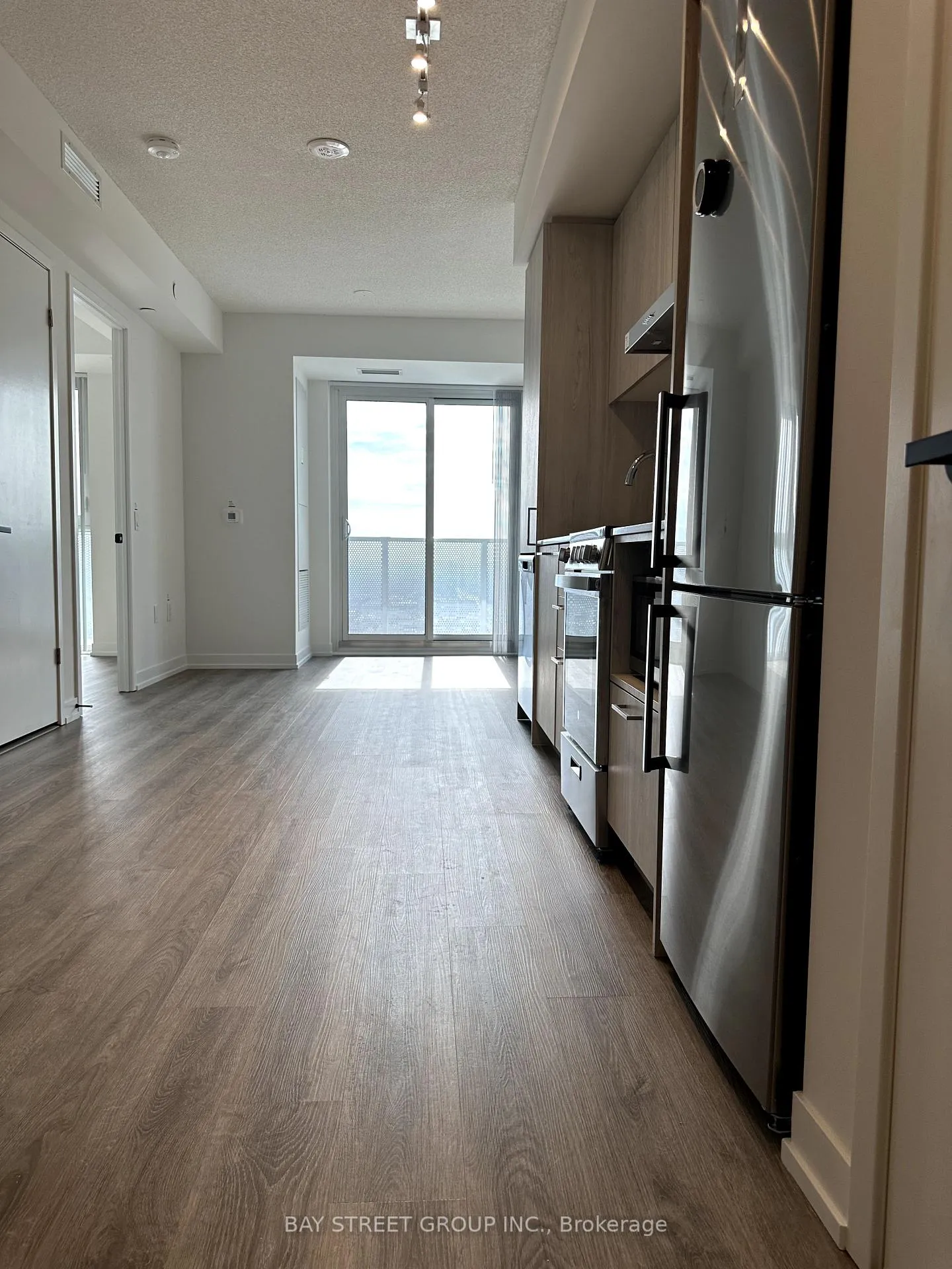 Photo 5 of Unit 3907, 195 Commerce Street, Vaughan, Vaughan Corporate Centre — HOMEH