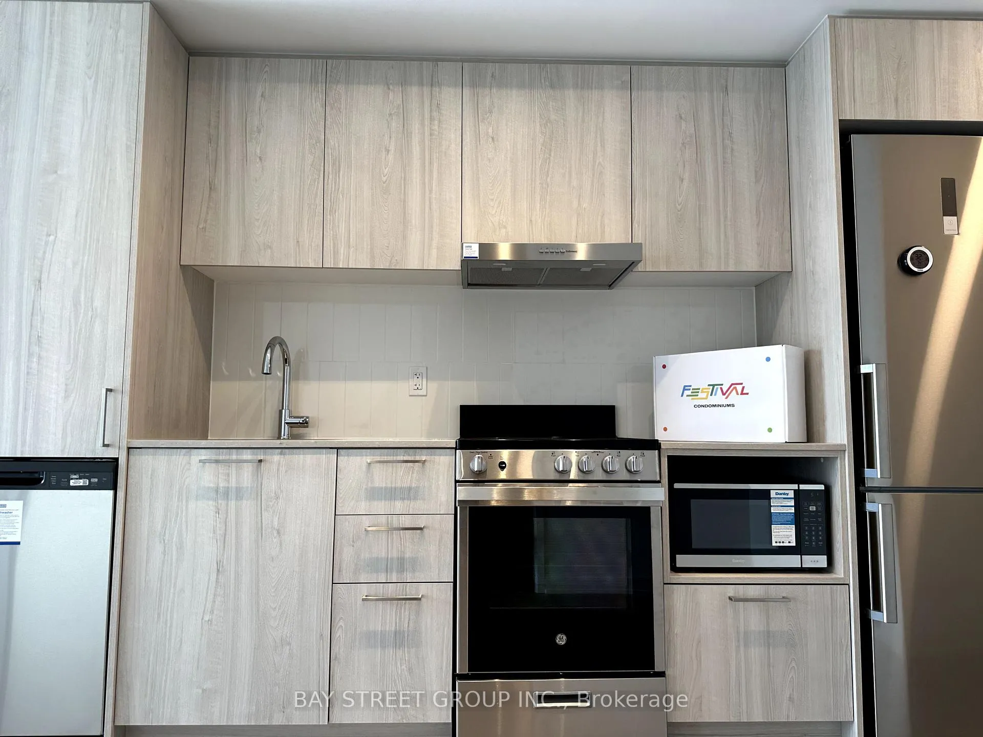Photo 6 of Unit 3907, 195 Commerce Street, Vaughan, Vaughan Corporate Centre — HOMEH
