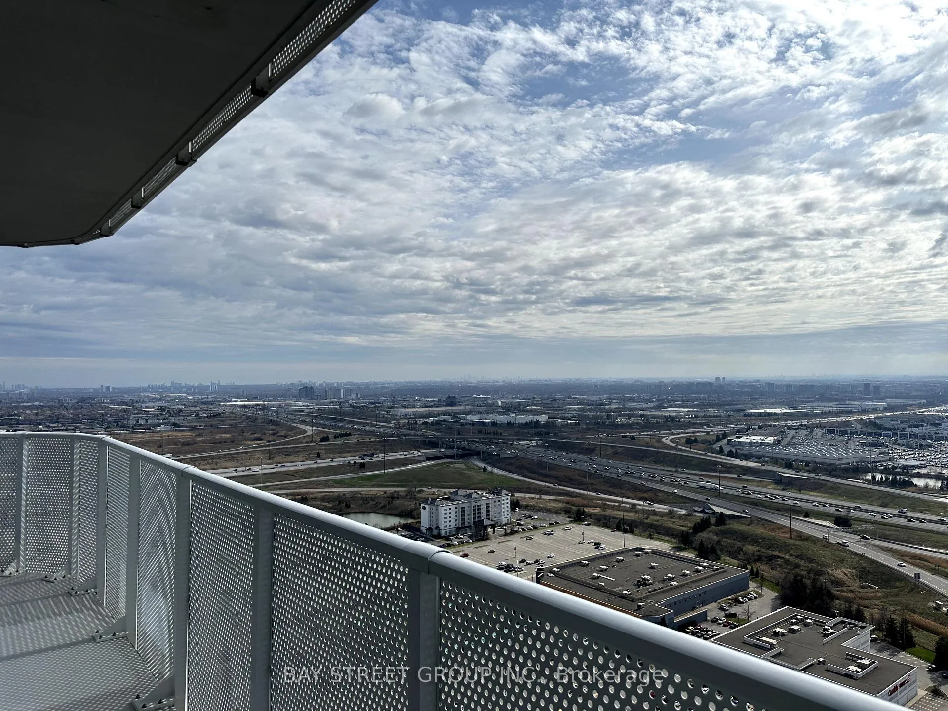 Photo 16 of Unit 3907, 195 Commerce Street, Vaughan, Vaughan Corporate Centre — HOMEH