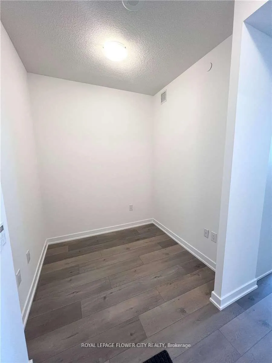 Photo 4 of Unit 1715, 10 Honeycrisp Crescent, Vaughan, Vaughan Corporate Centre — HOMEH