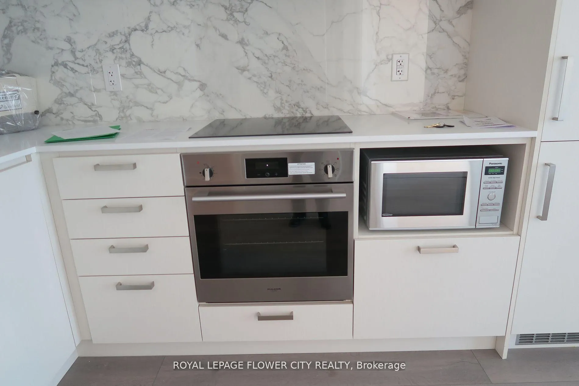 Photo 7 of Unit 1715, 10 Honeycrisp Crescent, Vaughan, Vaughan Corporate Centre — HOMEH
