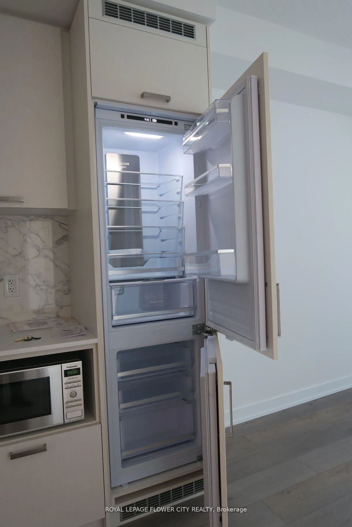 Photo 8 of Unit 1715, 10 Honeycrisp Crescent, Vaughan, Vaughan Corporate Centre — HOMEH
