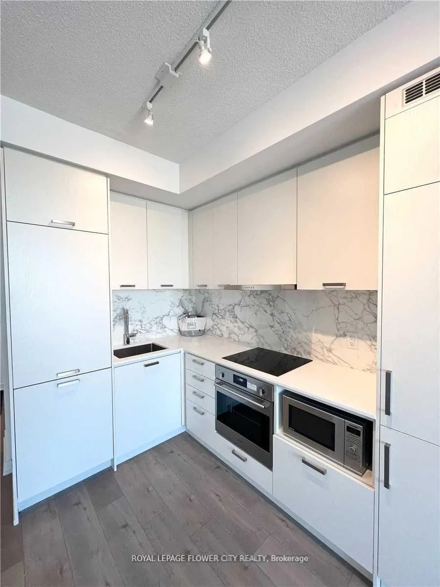 Photo 9 of Unit 1715, 10 Honeycrisp Crescent, Vaughan, Vaughan Corporate Centre — HOMEH