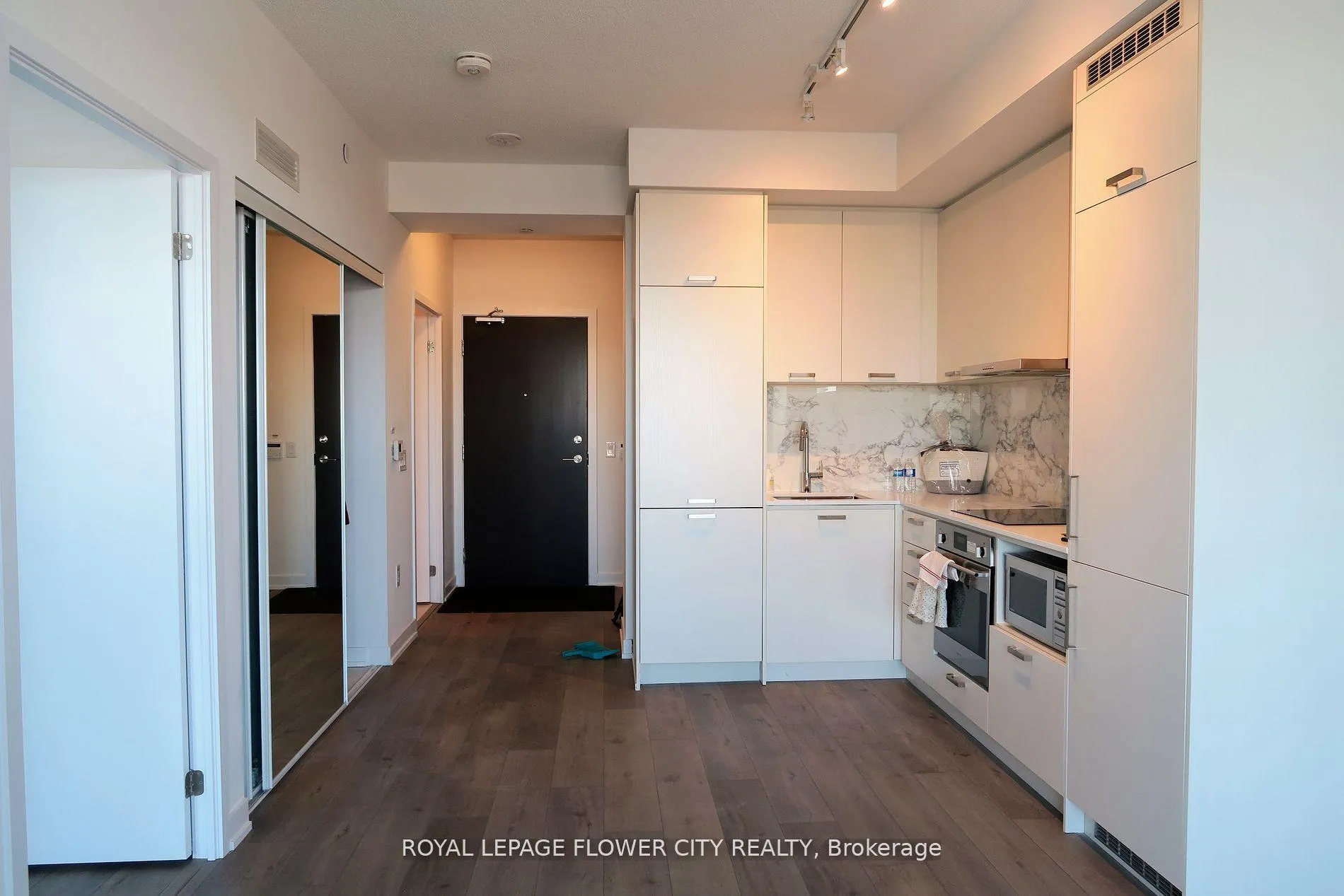 Photo 10 of Unit 1715, 10 Honeycrisp Crescent, Vaughan, Vaughan Corporate Centre — HOMEH
