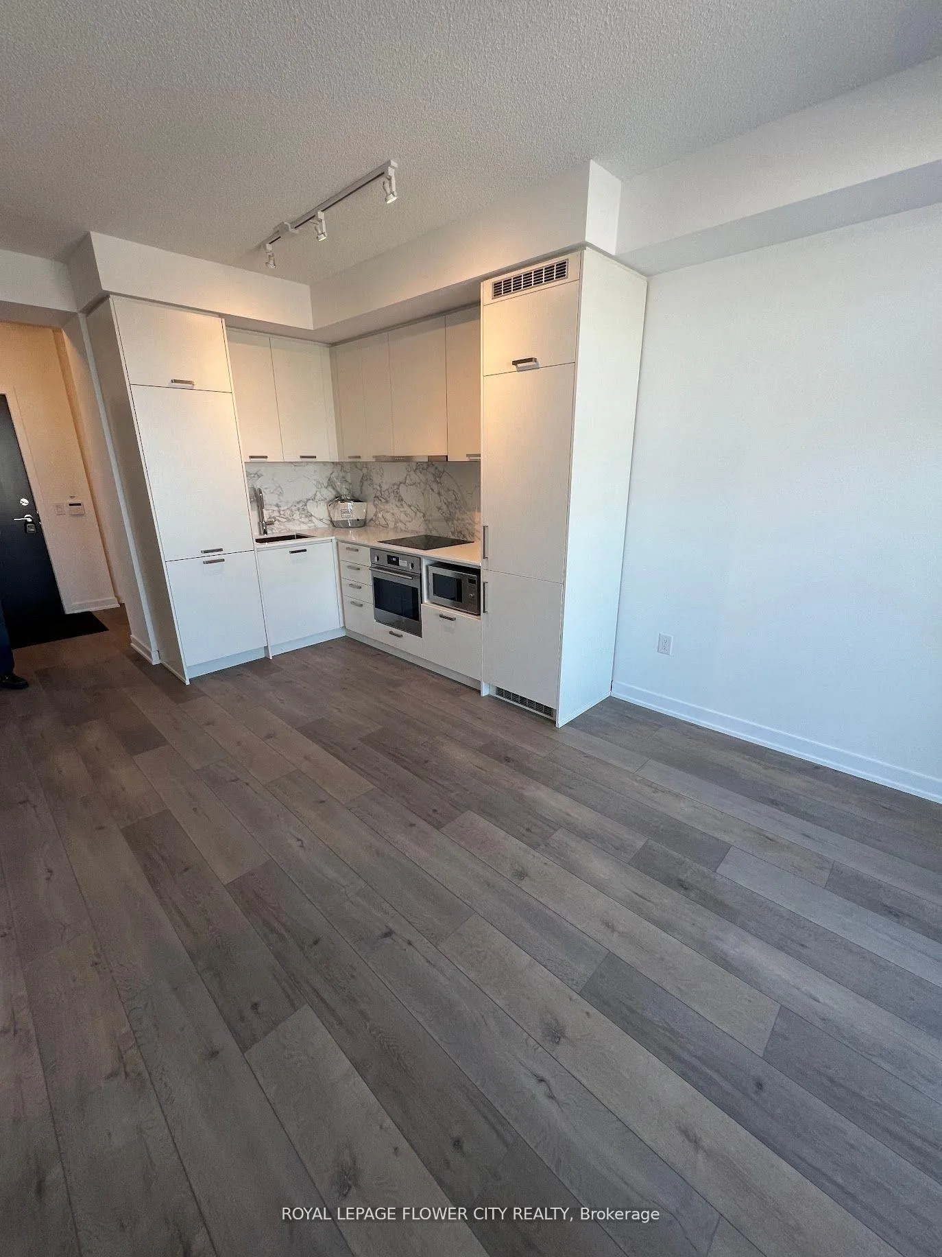 Photo 11 of Unit 1715, 10 Honeycrisp Crescent, Vaughan, Vaughan Corporate Centre — HOMEH