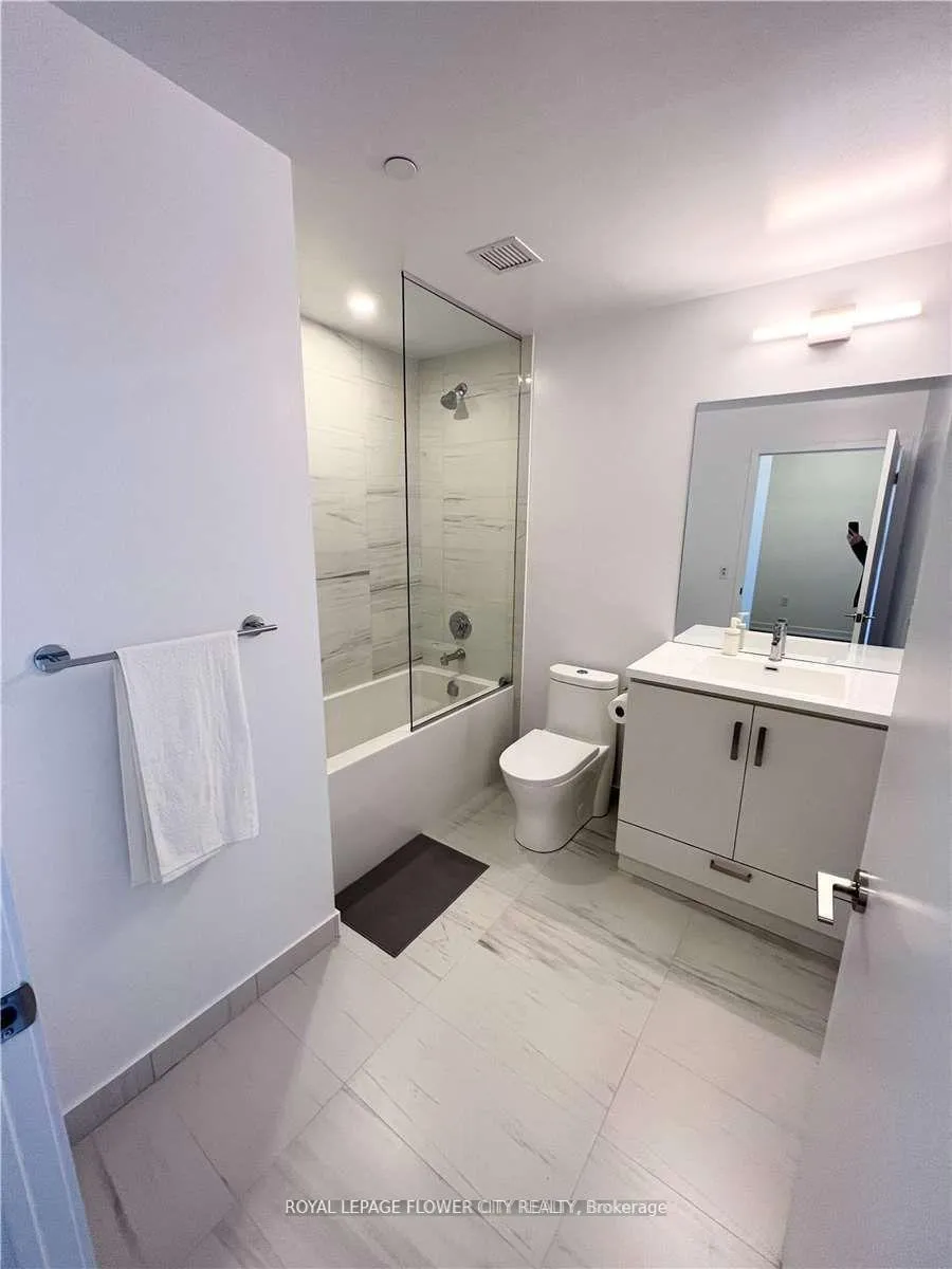 Photo 14 of Unit 1715, 10 Honeycrisp Crescent, Vaughan, Vaughan Corporate Centre — HOMEH