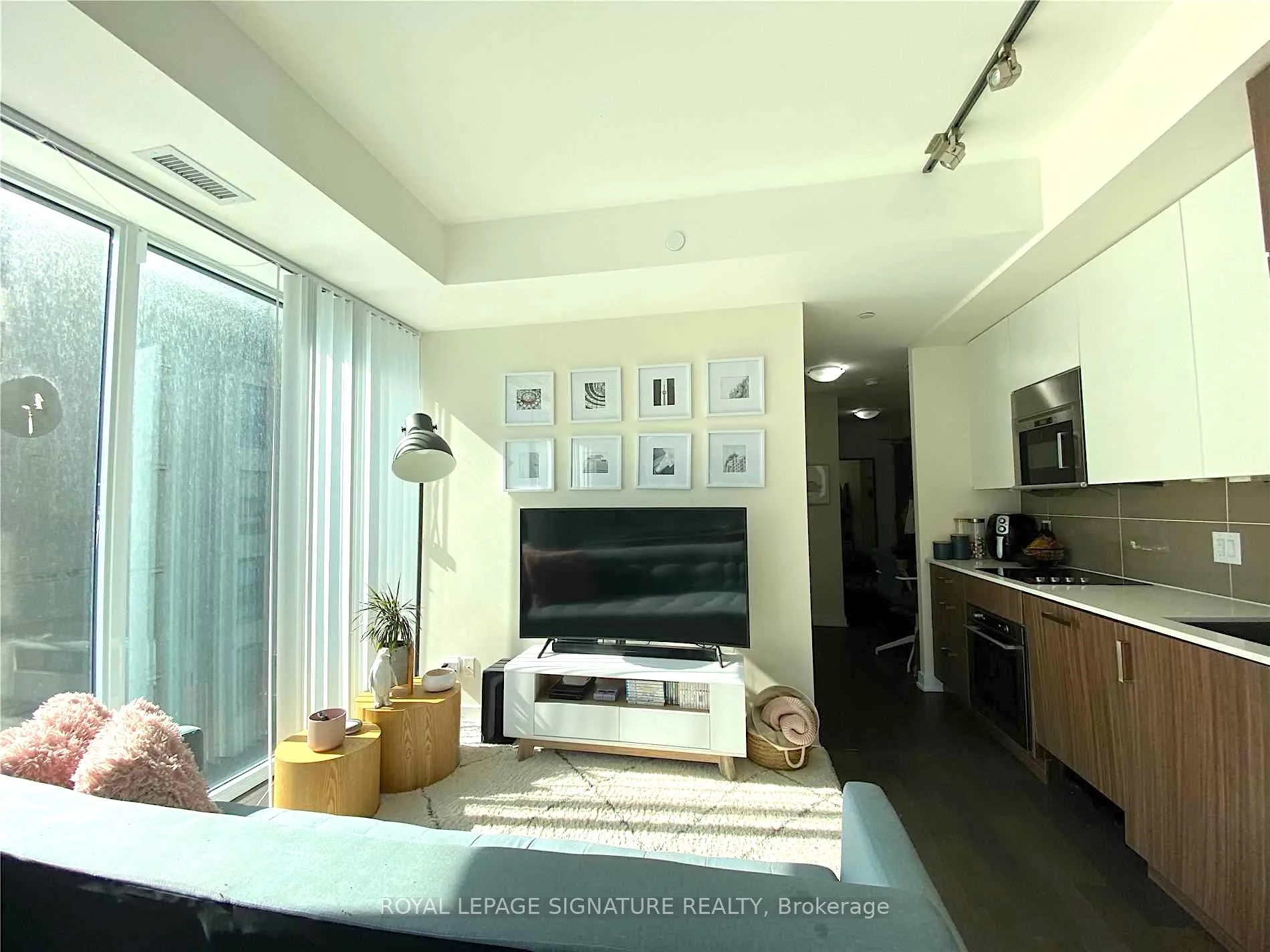 Photo 2 of Unit 511, 17 Dundonald Street, Toronto, Church-Yonge Corridor — HOMEH