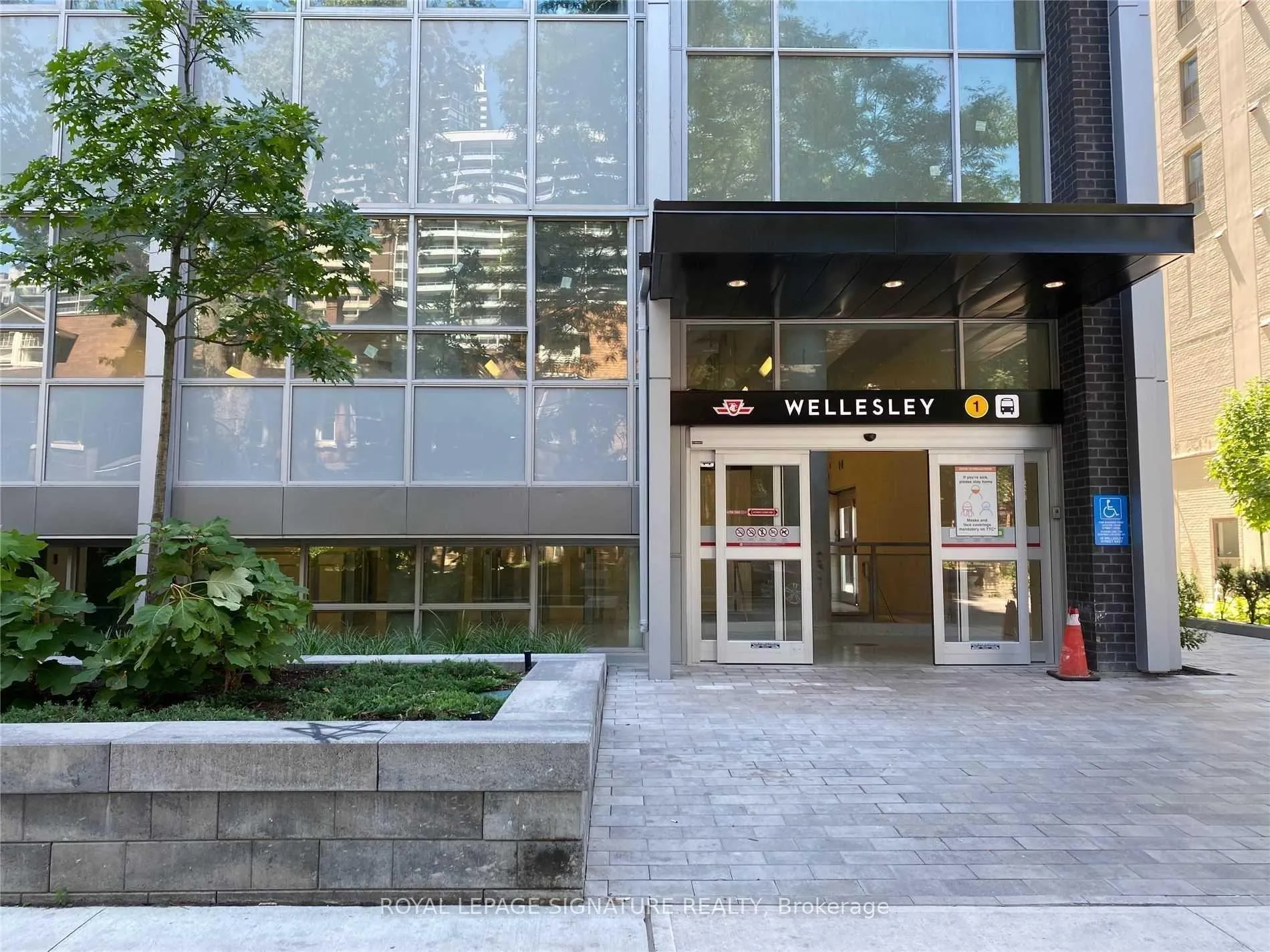 Photo 4 of Unit 511, 17 Dundonald Street, Toronto, Church-Yonge Corridor — HOMEH