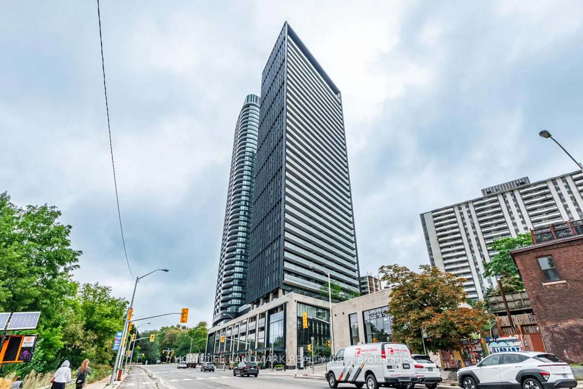 Front of Unit 1106, 575 Bloor Street E