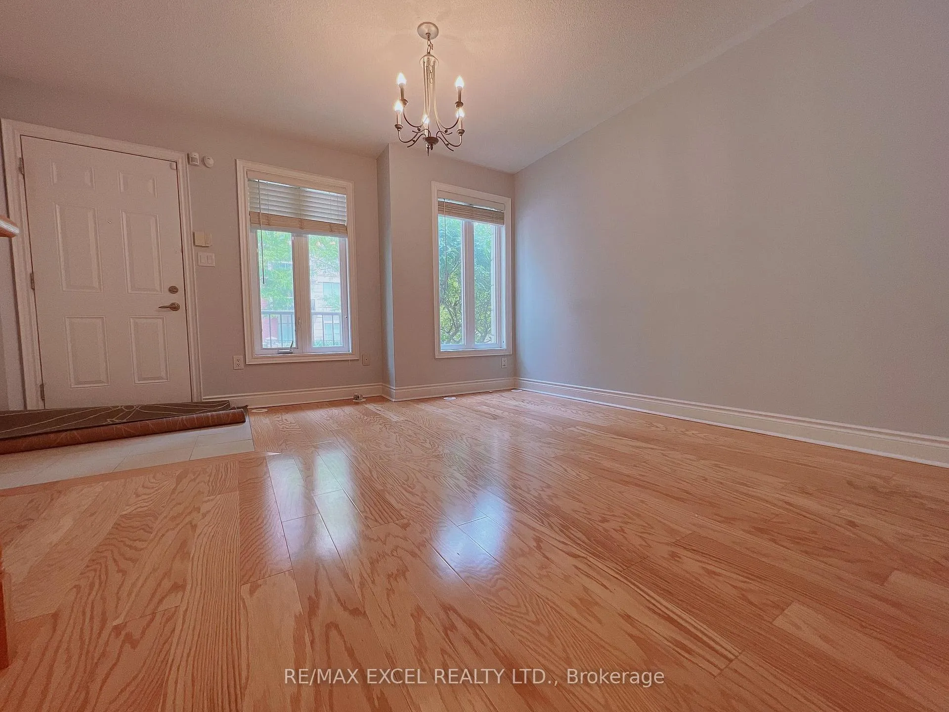 Photo 2 of 16 Times Avenue, Markham, Commerce Valley — HOMEH