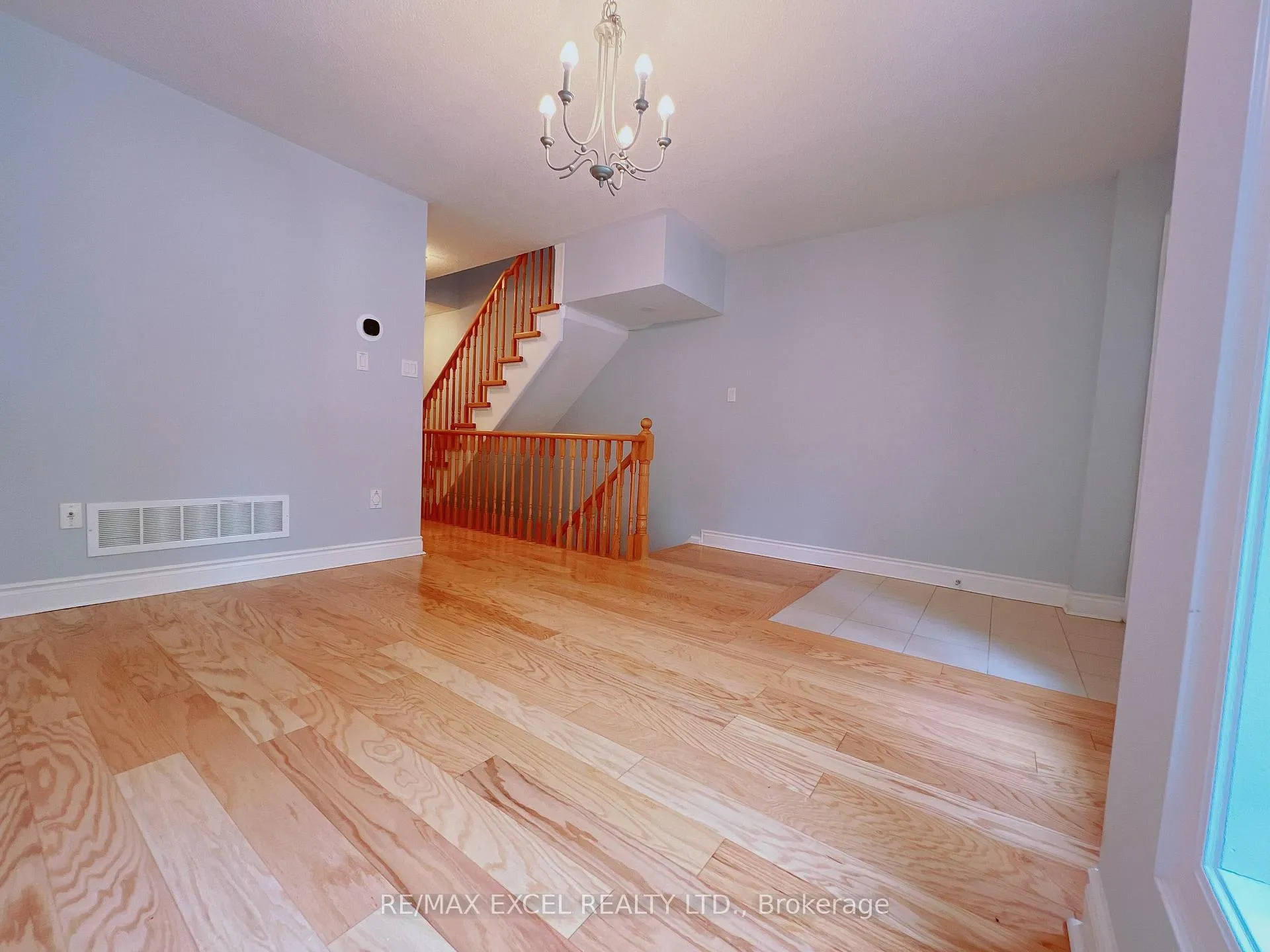 Photo 4 of 16 Times Avenue, Markham, Commerce Valley — HOMEH