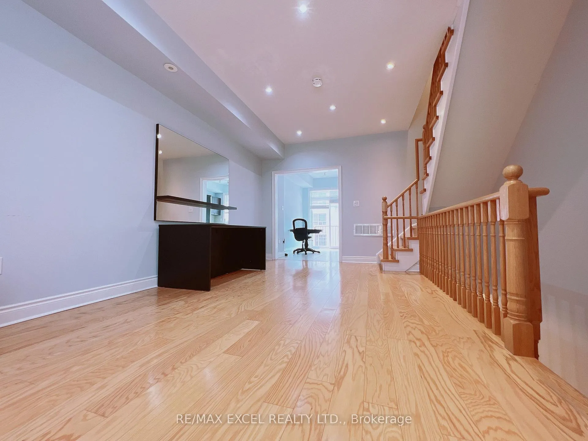 Photo 6 of 16 Times Avenue, Markham, Commerce Valley — HOMEH