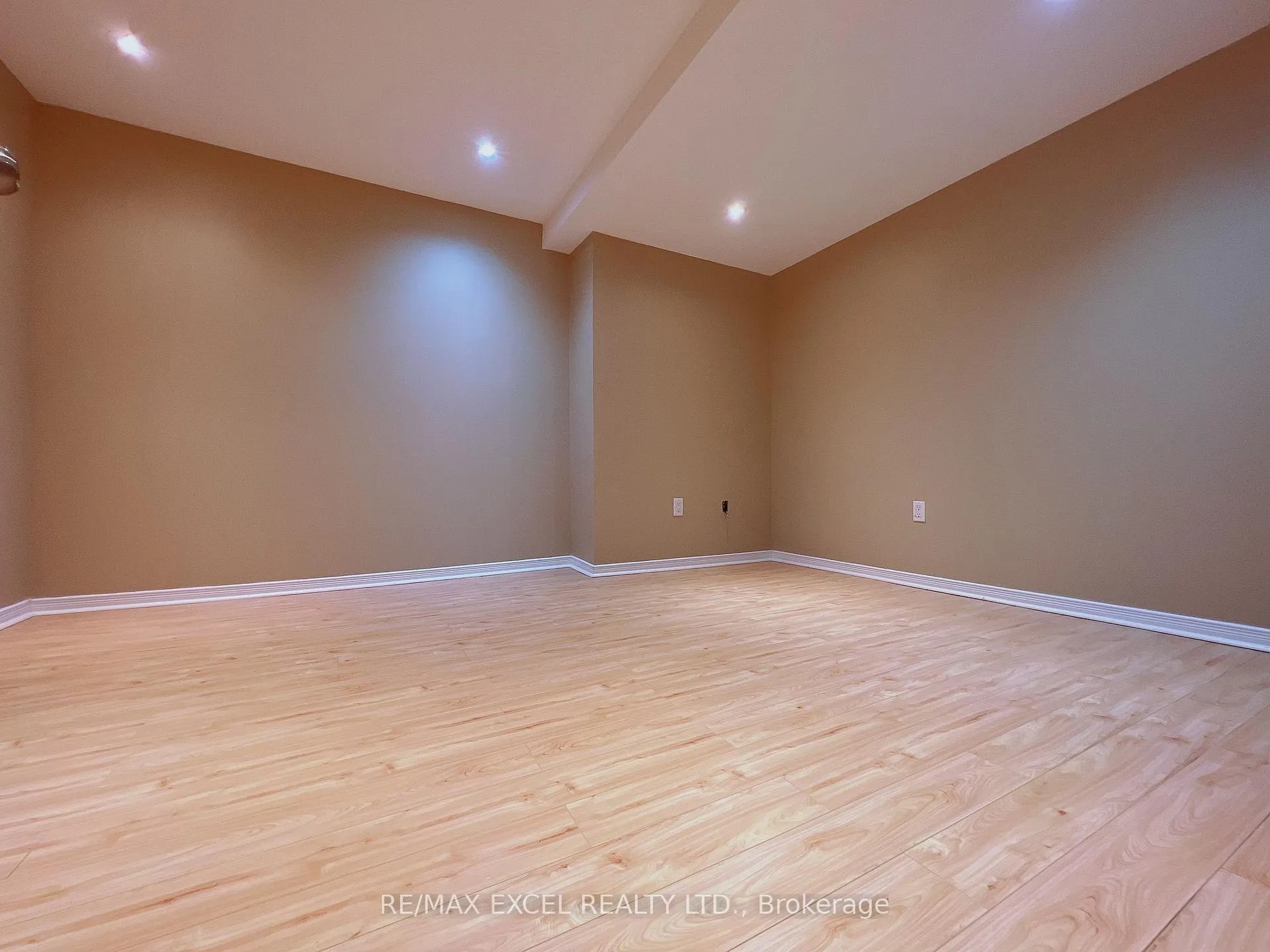 Photo 9 of 16 Times Avenue, Markham, Commerce Valley — HOMEH