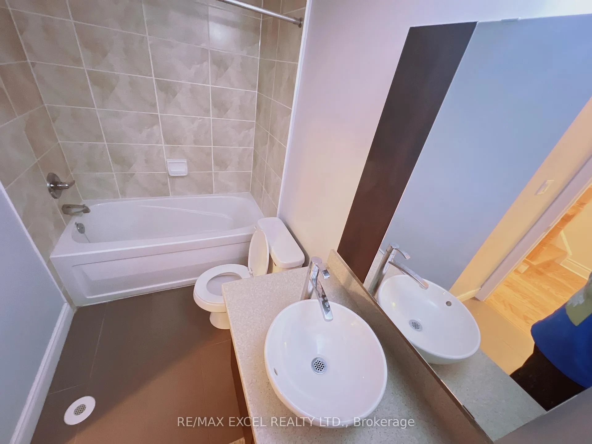 Photo 11 of 16 Times Avenue, Markham, Commerce Valley — HOMEH