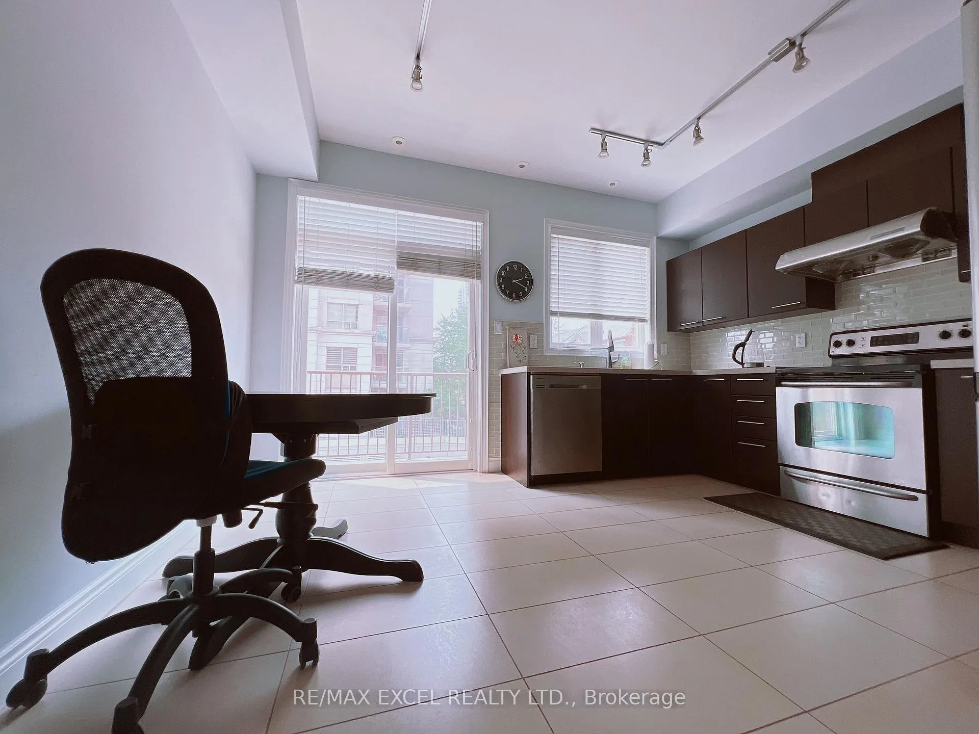 Photo 12 of 16 Times Avenue, Markham, Commerce Valley — HOMEH
