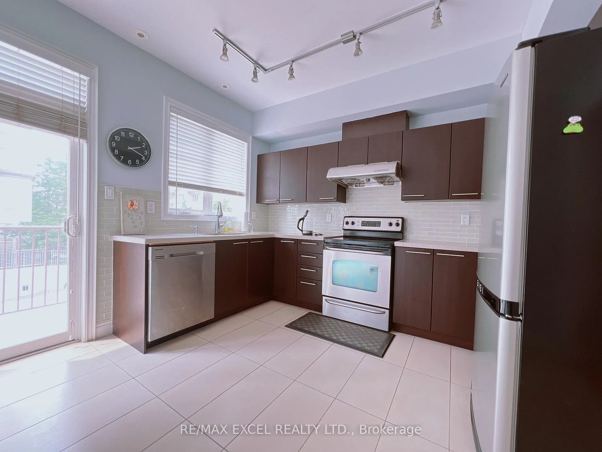 Photo 13 of 16 Times Avenue, Markham, Commerce Valley — HOMEH