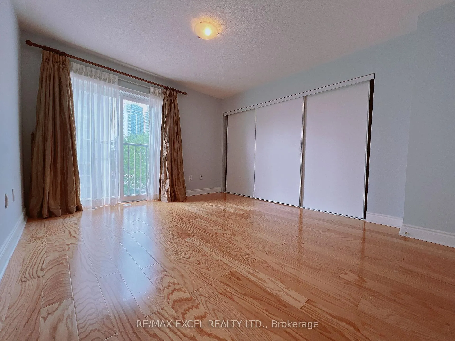 Photo 15 of 16 Times Avenue, Markham, Commerce Valley — HOMEH