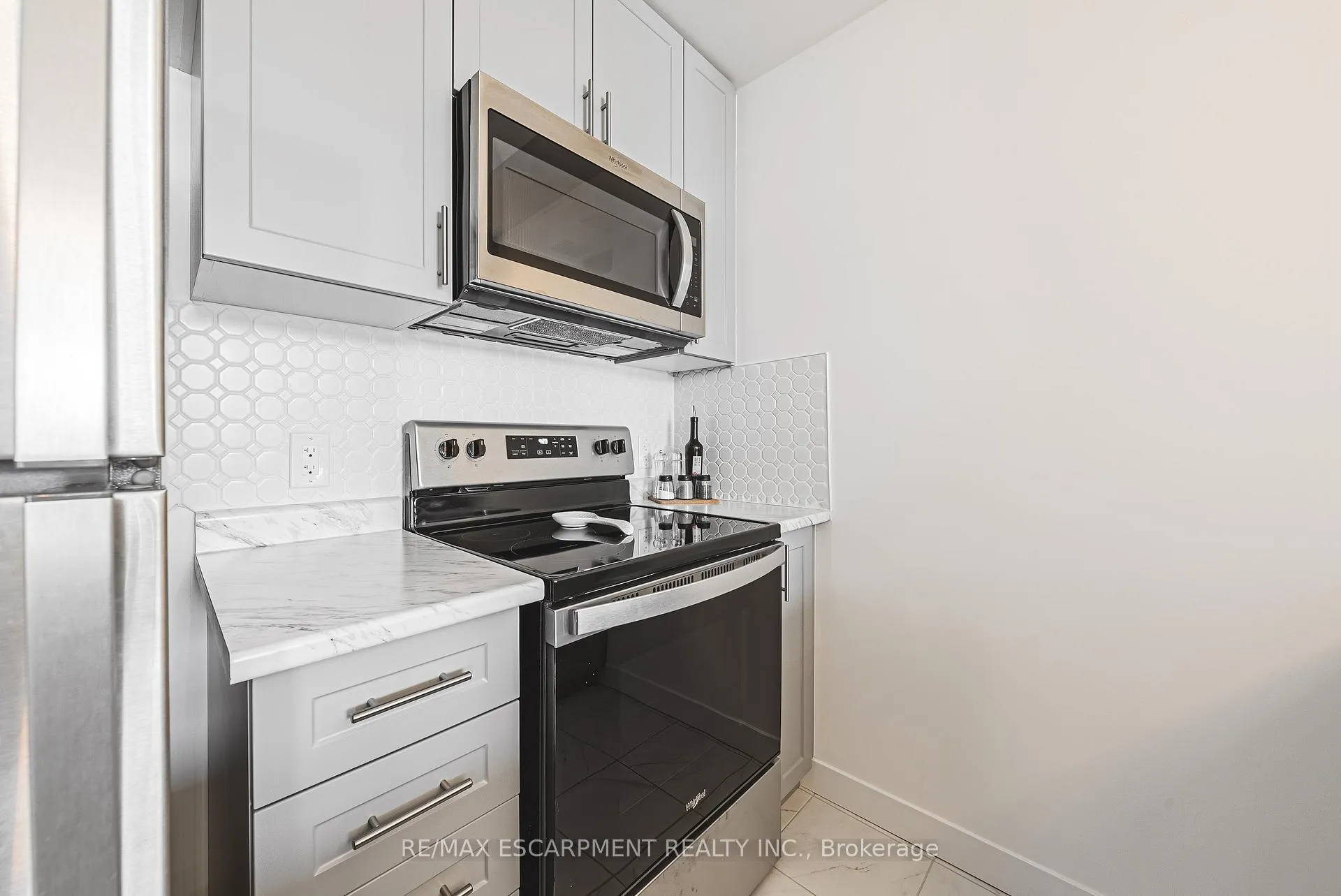 Photo 12 of Unit 327, 460 Dundas Street E, Hamilton, Waterdown — HOMEH
