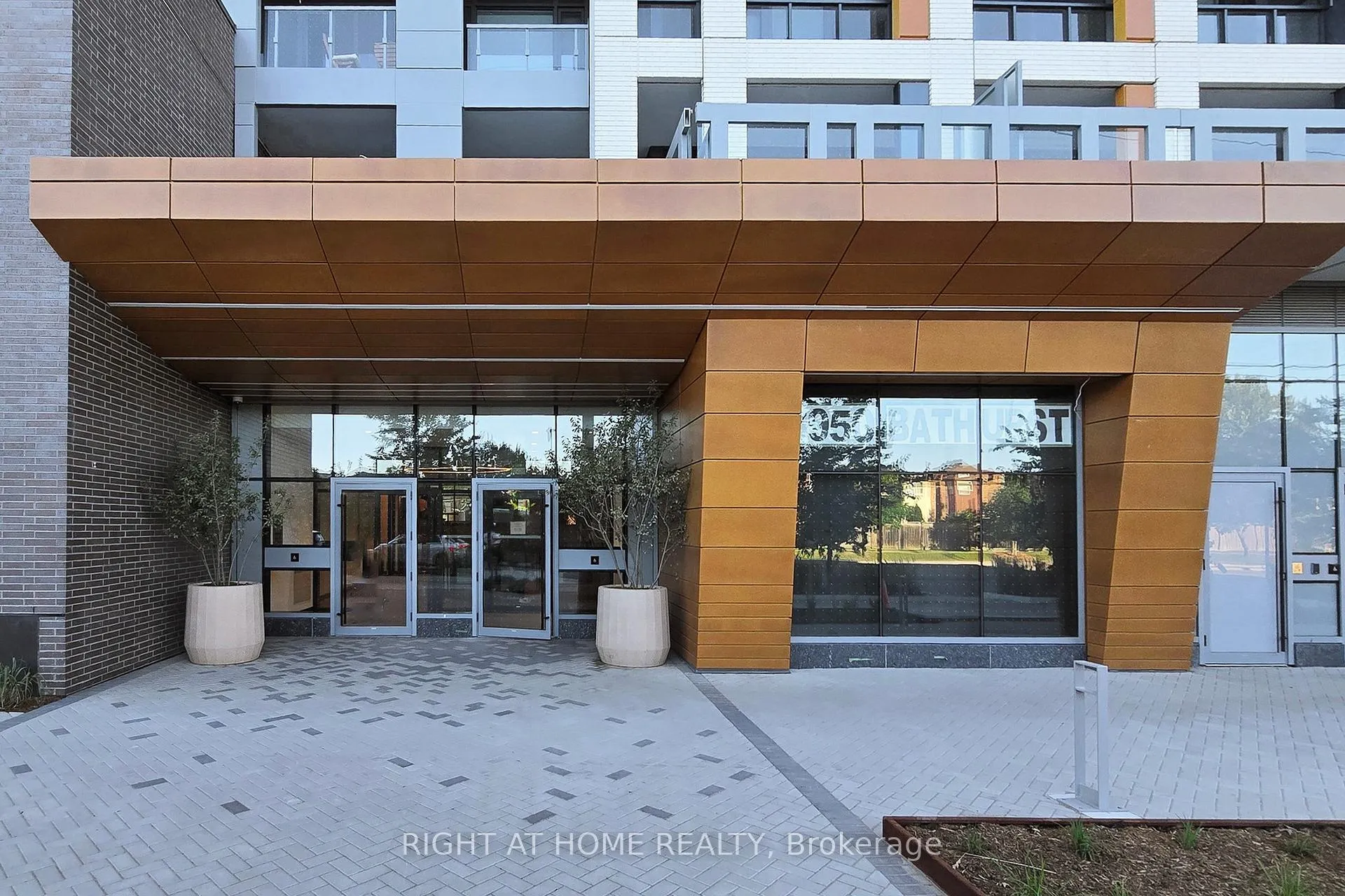 Photo 2 of Unit 1211, 7950 Bathurst Street, Vaughan, Beverley Glen — HOMEH
