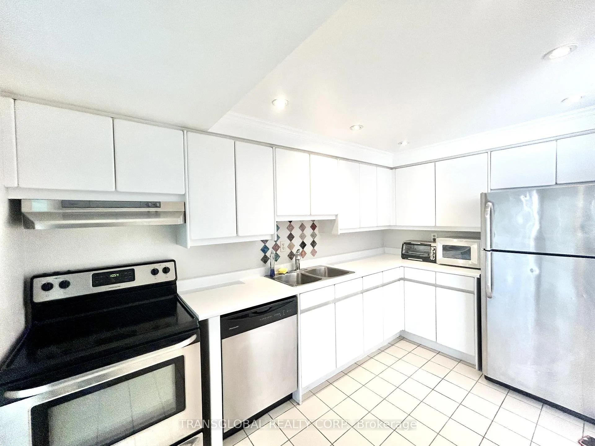 Photo 4 of Unit 219, 333 Clark Avenue W, Vaughan, Crestwood-Springfarm-Yorkhill — HOMEH