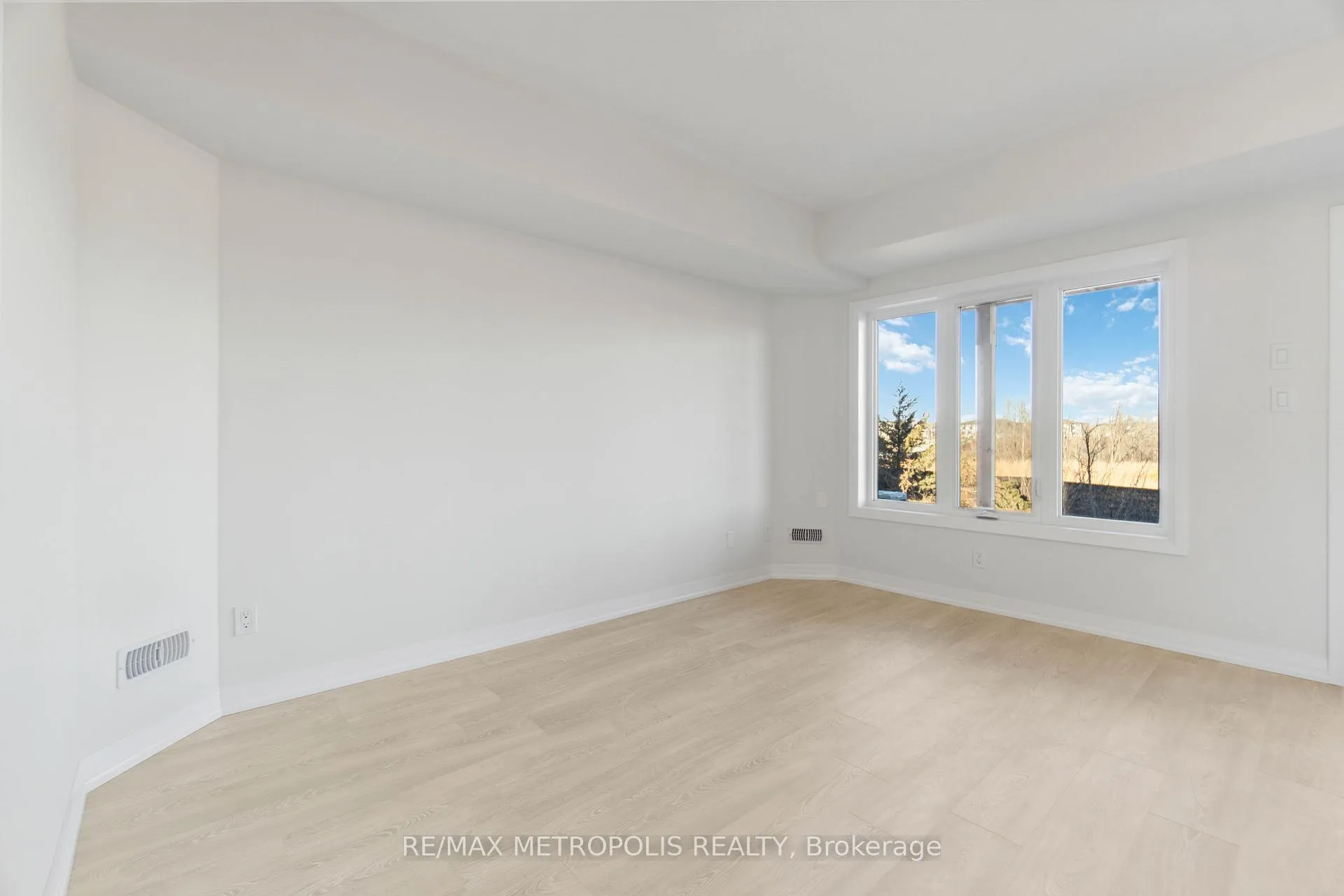 Photo 13 of Unit 27, 15 Stauffer Woods Trail, Kitchener — HOMEH